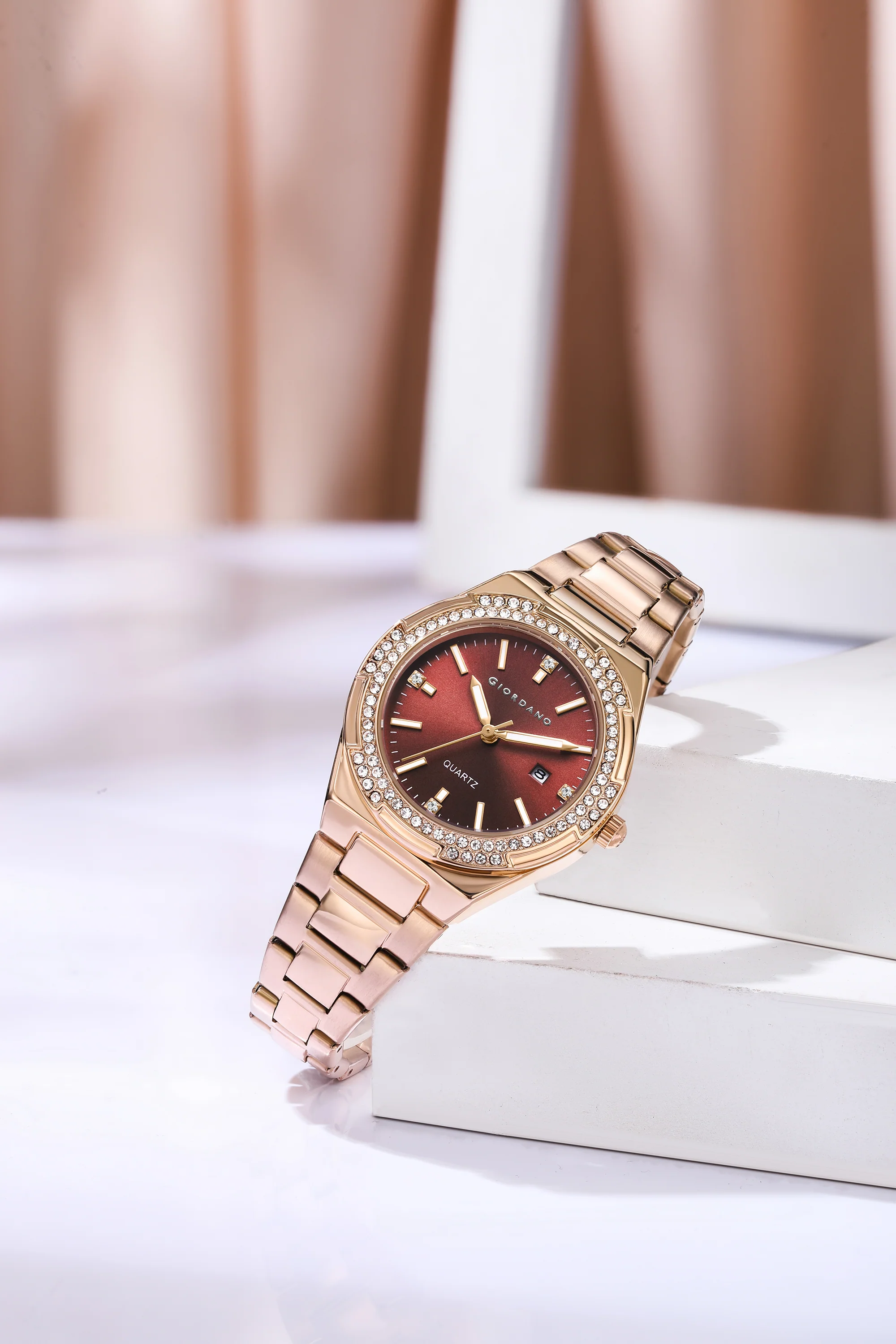 Giordano Analog watch for women with Crystal Bezel, round gloss finish dial, stainless steel strap and date display | GZ-60112-22 - Image 3