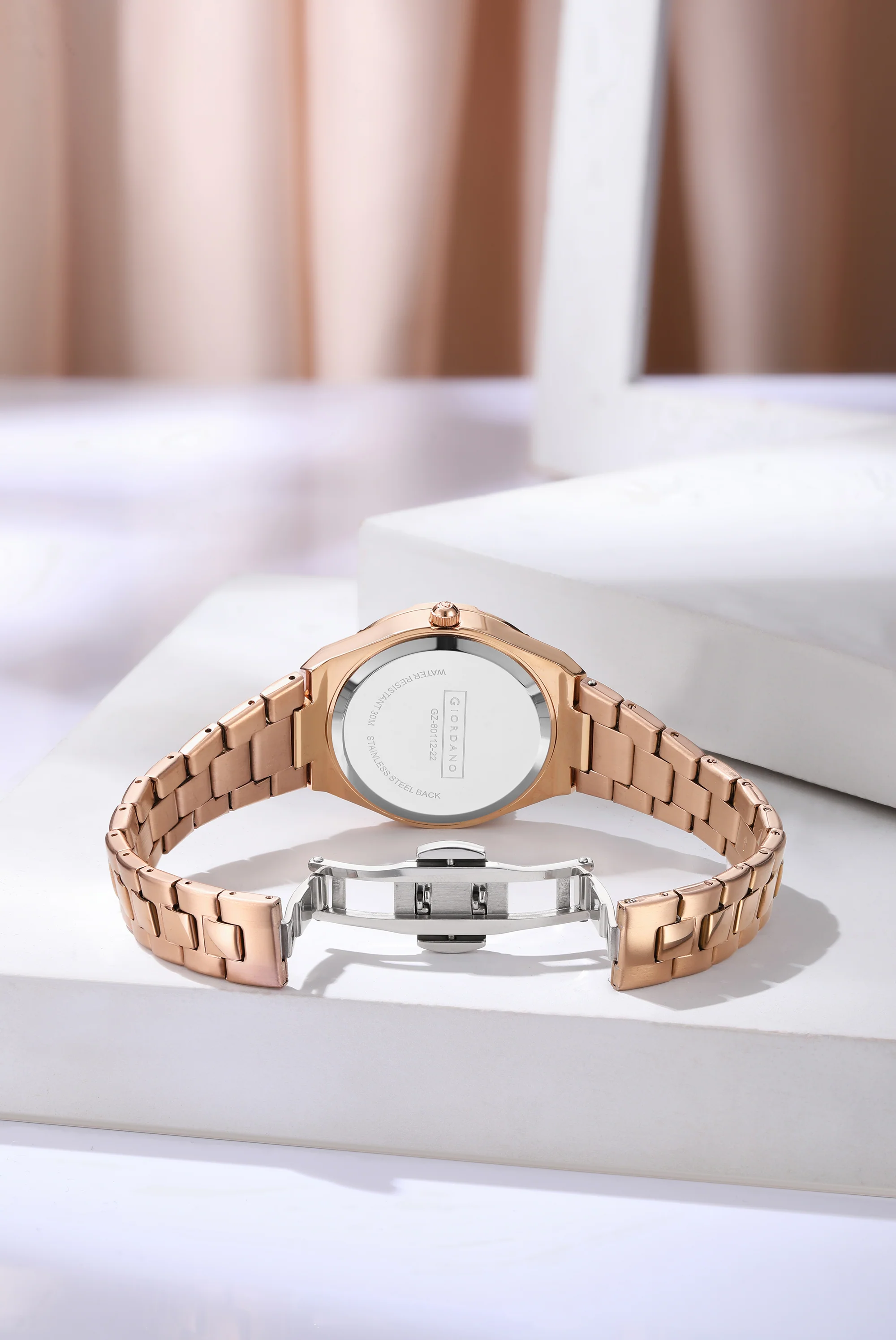 Giordano Analog watch for women with Crystal Bezel, round gloss finish dial, stainless steel strap and date display | GZ-60112-22 - Image 4