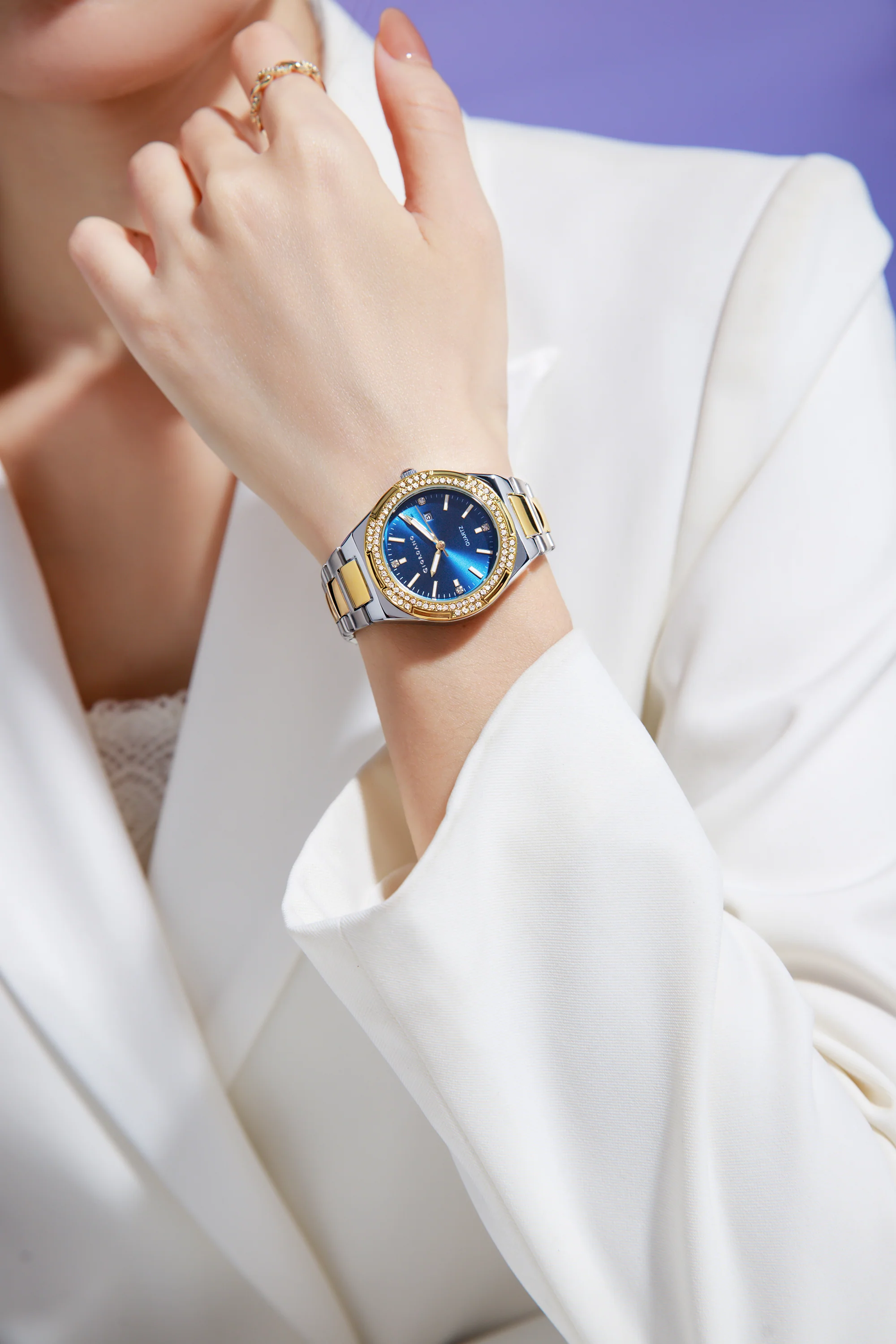 Giordano Analog watch for women with Crystal Bezel, round gloss finish dial, stainless steel strap and date display | GZ-60112-44 - Image 2