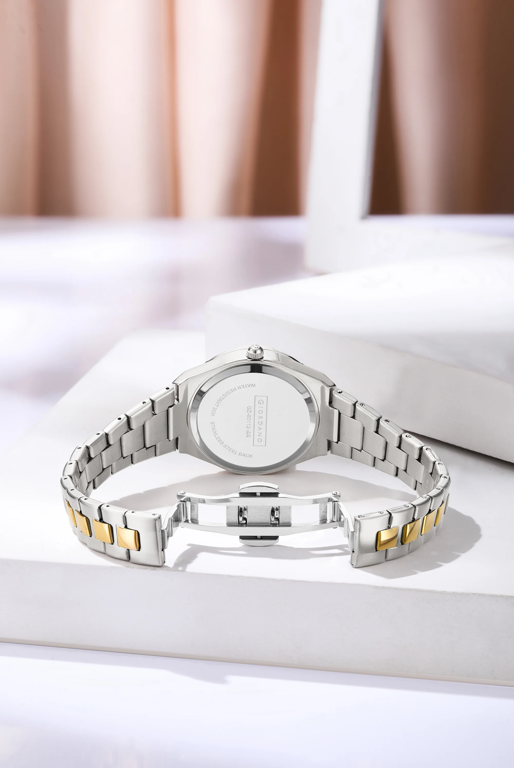 Giordano Analog watch for women with Crystal Bezel, round gloss finish dial, stainless steel strap and date display | GZ-60112-44 - Image 3
