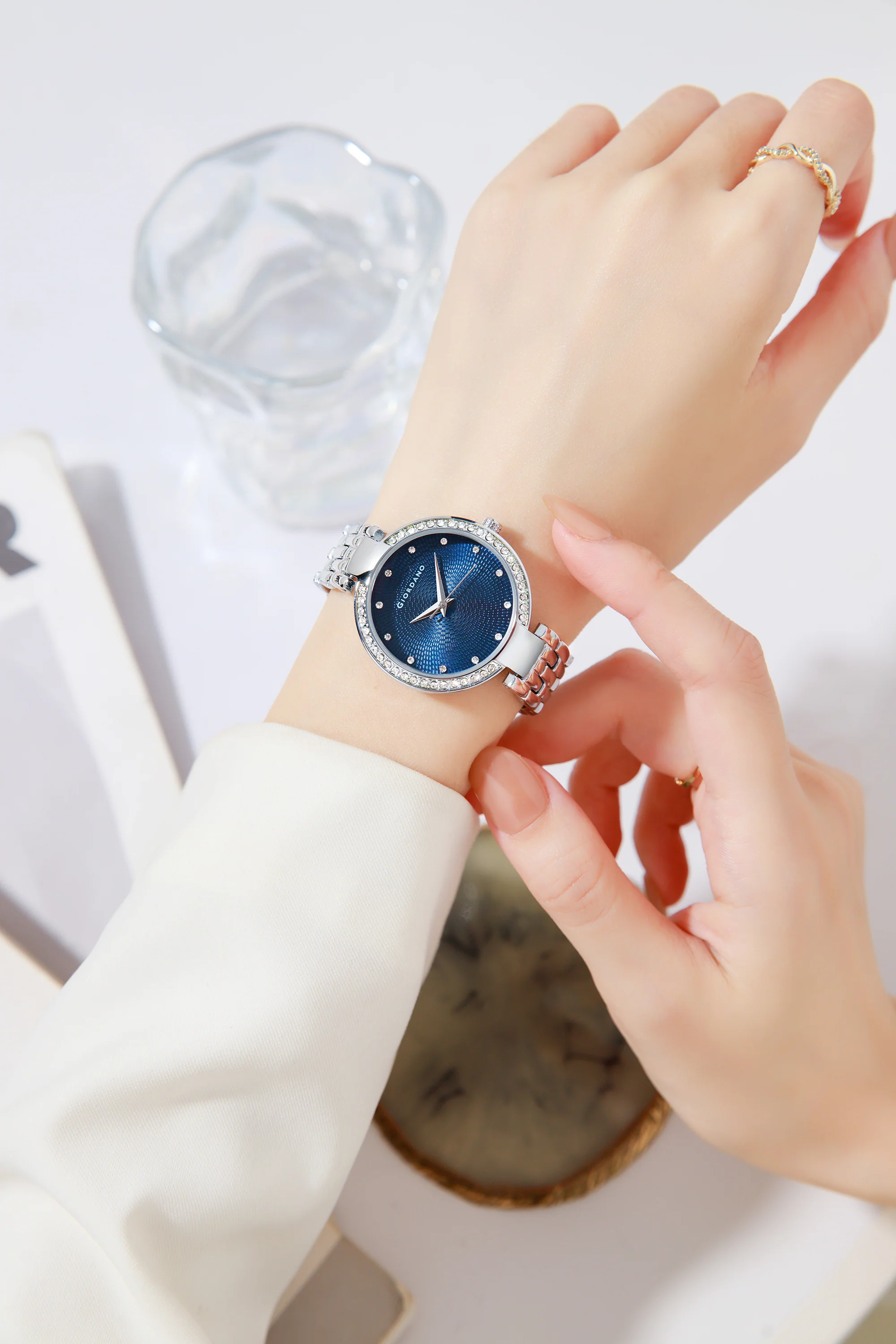 Giordano Analog Watch for Women with Diamond Indices, Stainless Steel Strap and Crystal Embellished Bezel | GD-2141-44 - Image 2