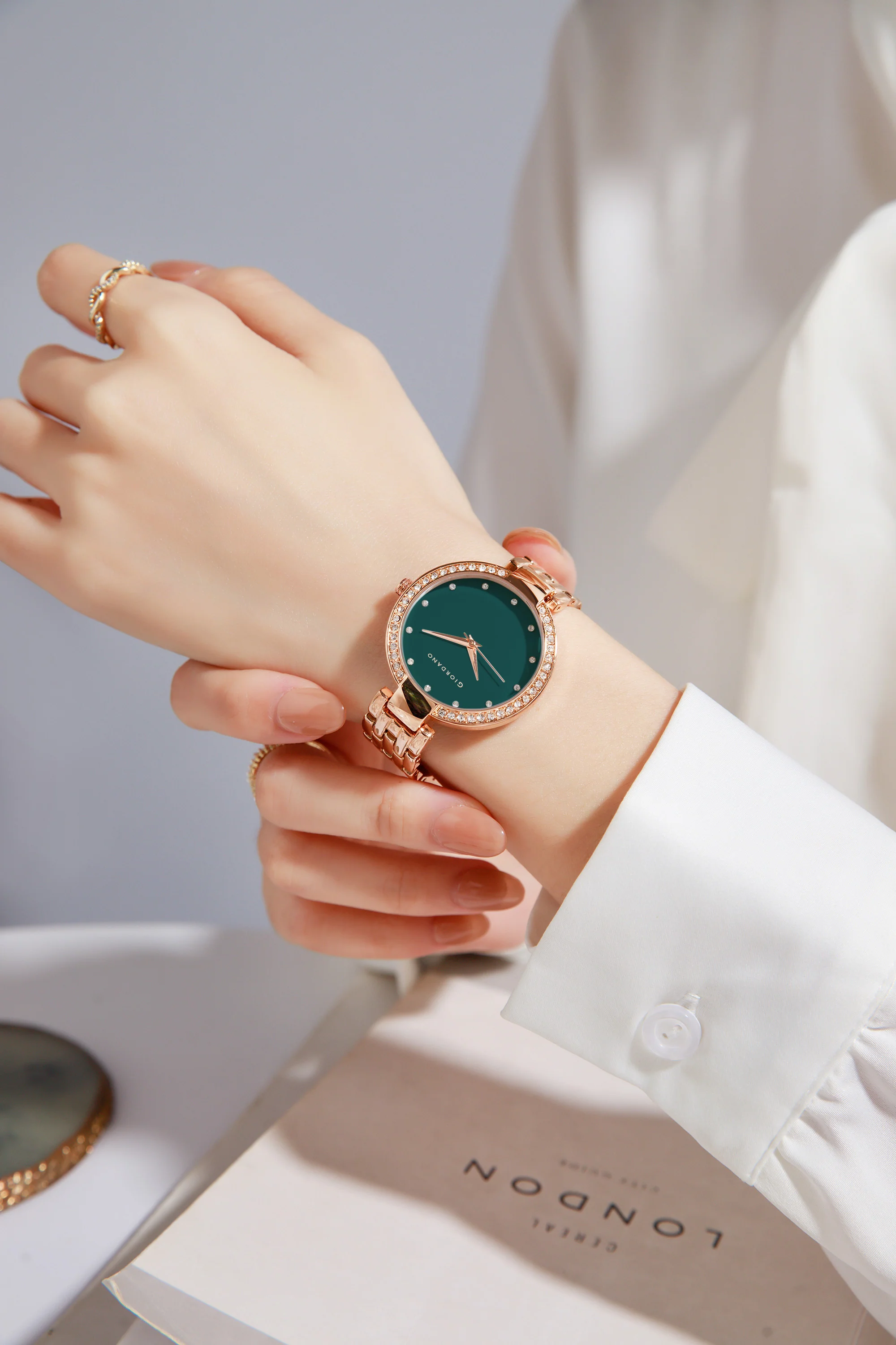 Giordano Analog Watch for Women with Diamond Indices, Stainless Steel Strap and Crystal Embellished Bezel | GD-2141-66 - Image 2