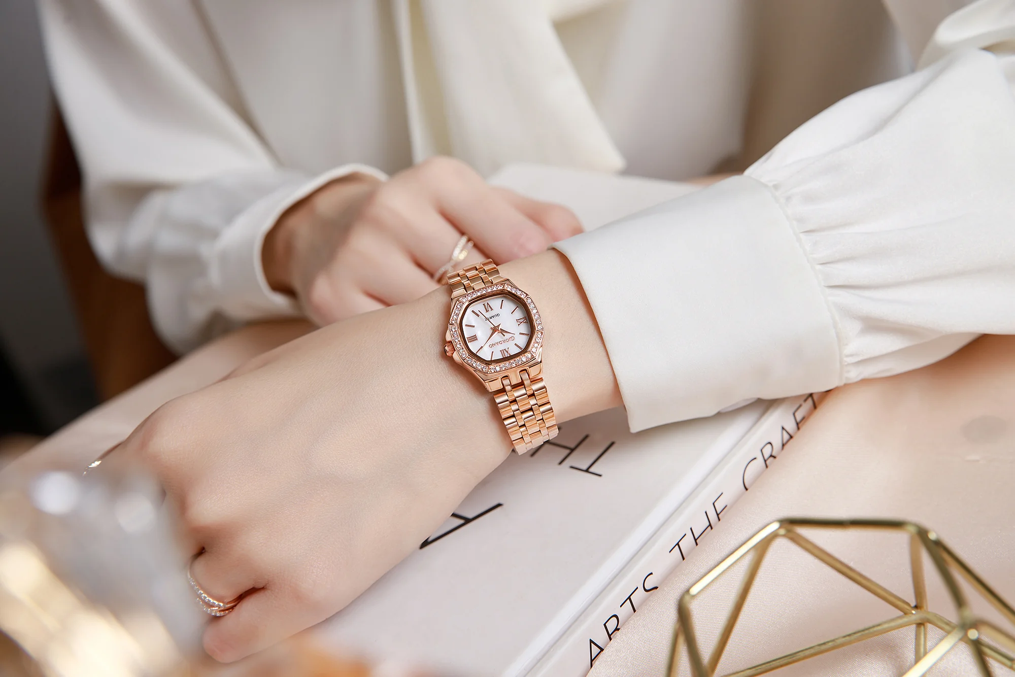 Giordano Analog Watch for Women with White Dial, Crystal Studded Bezel, Roman Indices & Stainless Steel Strap GZ-60162-77 - Image 2