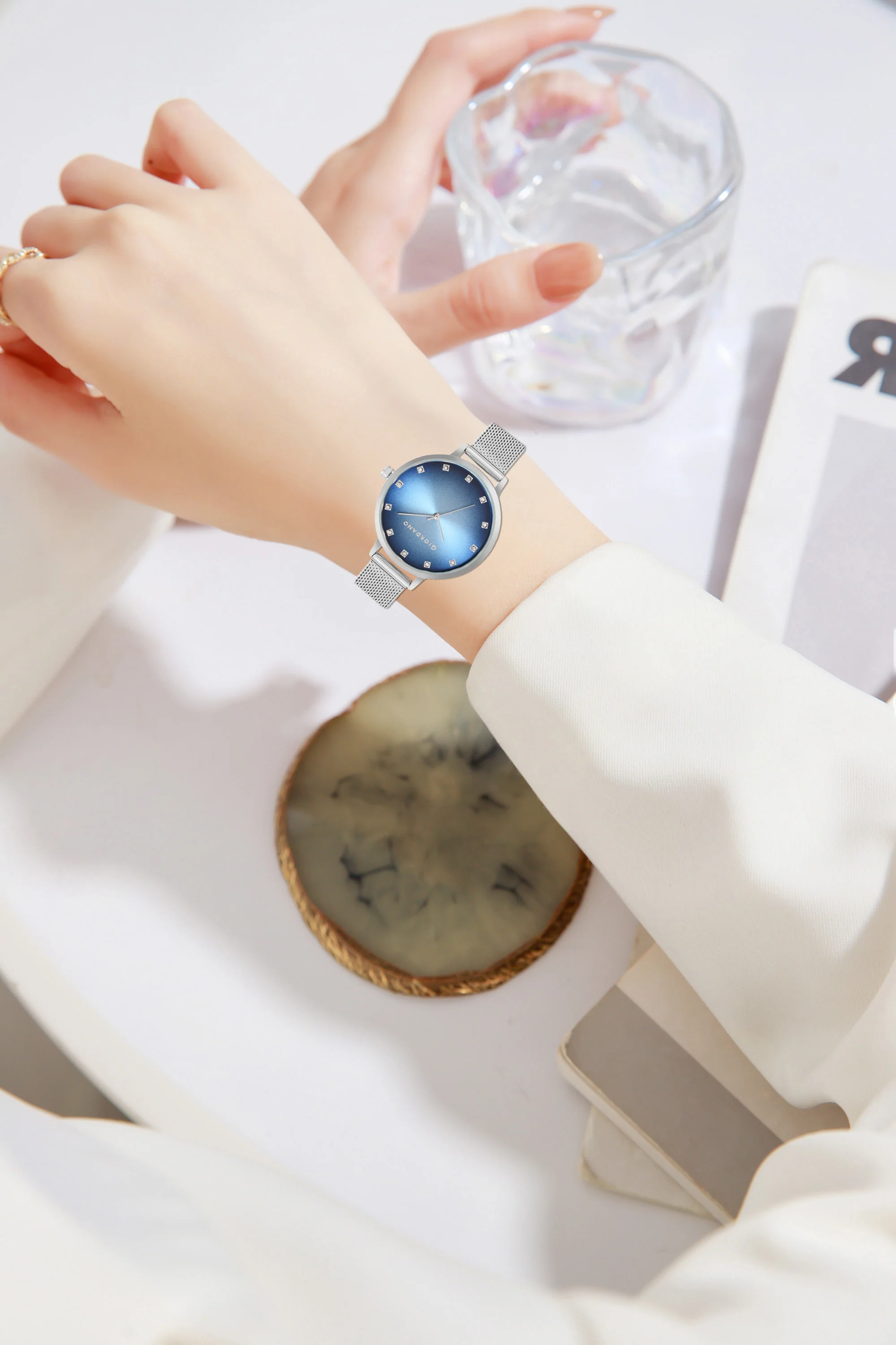 Giordano Analog Wrist Watch for Women Stylish Metal Strap with Water Resistant 3 Hand Mechanism for Girls & Ladies to Compliment Your Look/Ideal Gift for Female - GD-4208-11 - Image 2