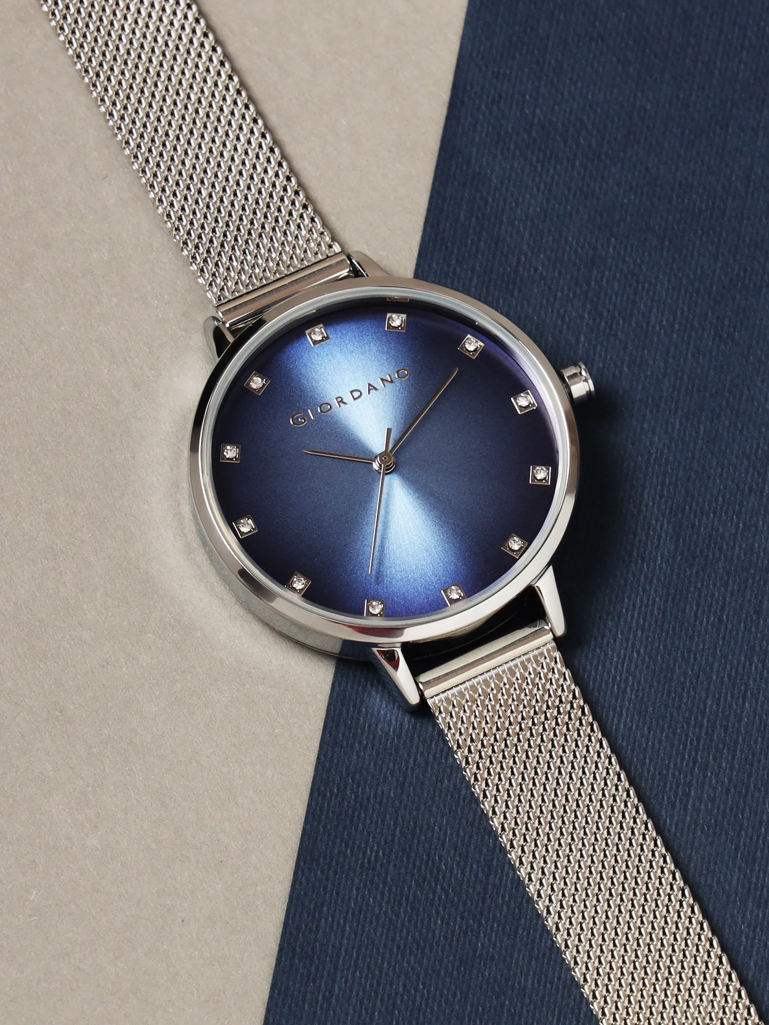 Giordano Analog Wrist Watch for Women Stylish Metal Strap with Water Resistant 3 Hand Mechanism for Girls & Ladies to Compliment Your Look/Ideal Gift for Female - GD-4208-11 - Image 3