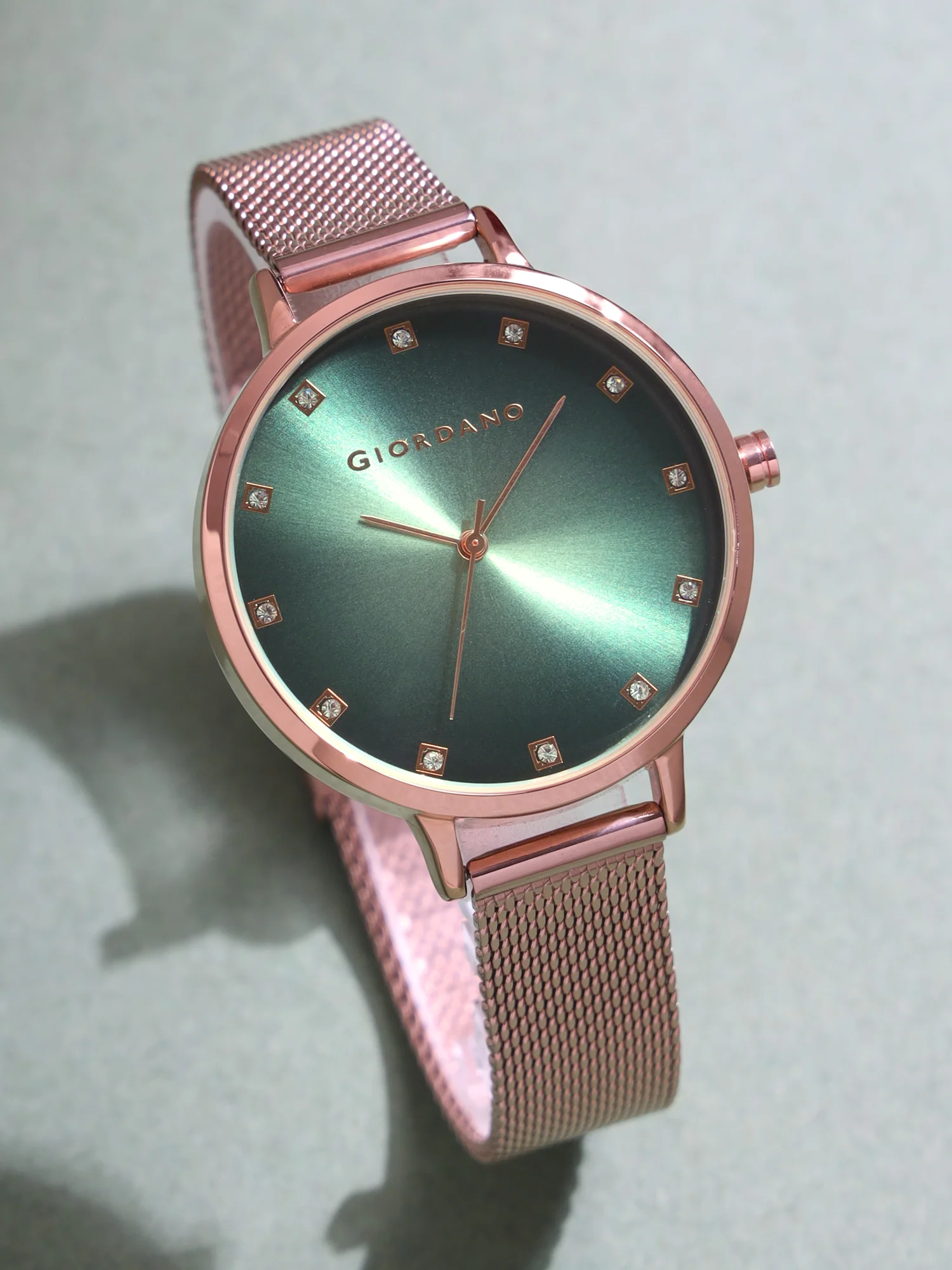 Giordano Analog Wrist Watch for Women Stylish Metal Strap with Water Resistant 3 Hand Mechanism for Girls & Ladies to Compliment Your Look/Ideal Gift for Female - GD-4208-33 - Image 3