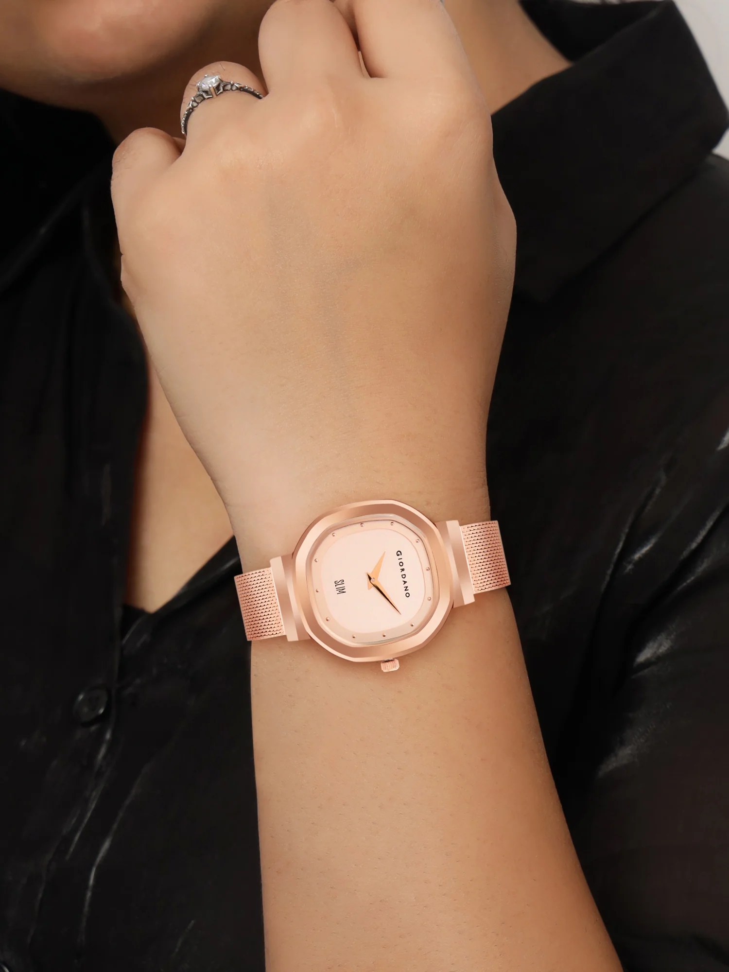 Giordano Analog Wrist Watch for Women Stylish Metal Strap with Water Resistant 3 Hand Mechanism for Girls & Ladies to Compliment Your Look/Ideal Gift for Female-GD-60014-11 - Image 2