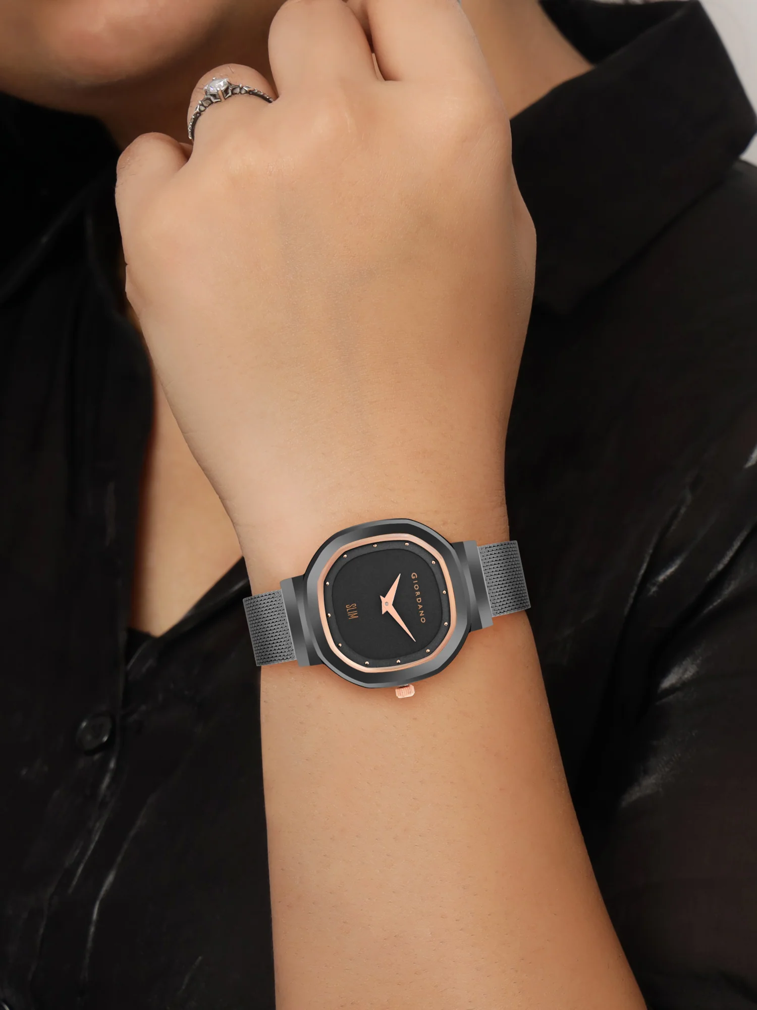 Giordano Analog Wrist Watch for Women Stylish Metal Strap with Water Resistant 3 Hand Mechanism for Girls & Ladies to Compliment Your Look/Ideal Gift for Female-GD-60014-22 - Image 2