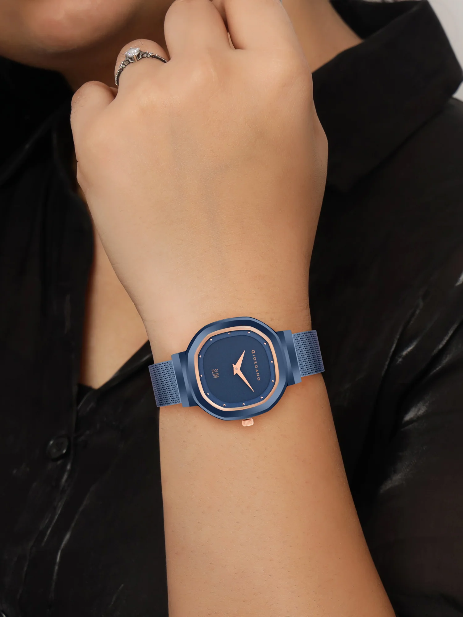 Giordano Analog Wrist Watch for Women Stylish Metal Strap with Water Resistant 3 Hand Mechanism for Girls & Ladies to Compliment Your Look/Ideal Gift for Female-GD-60014-33 - Image 2