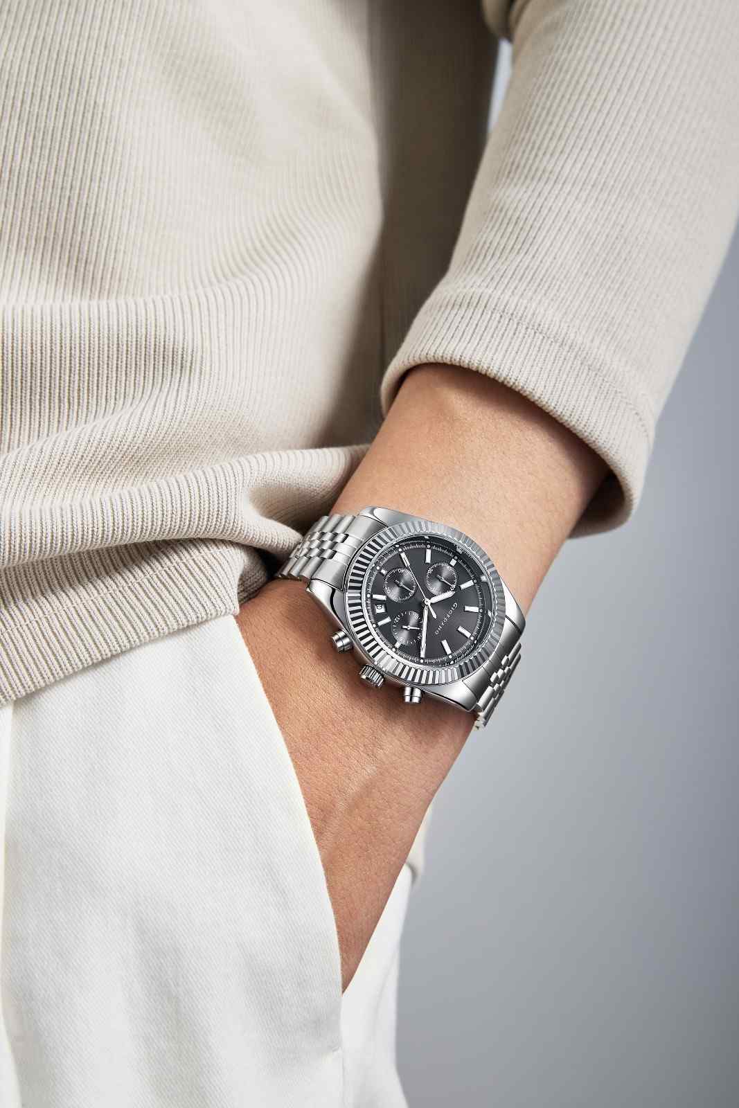 Giordano Chronograph Analog Watch for Men – Textured Bezel, Luminous Index Markers, Stainless Steel Strap & Date Display GZ-50164-11 - Image 2