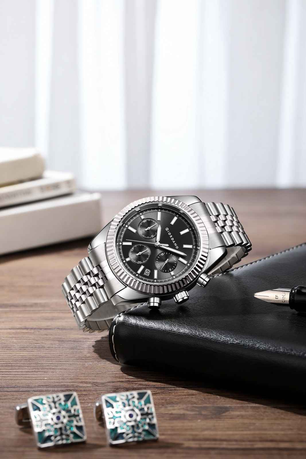 Giordano Chronograph Analog Watch for Men – Textured Bezel, Luminous Index Markers, Stainless Steel Strap & Date Display GZ-50164-11 - Image 3