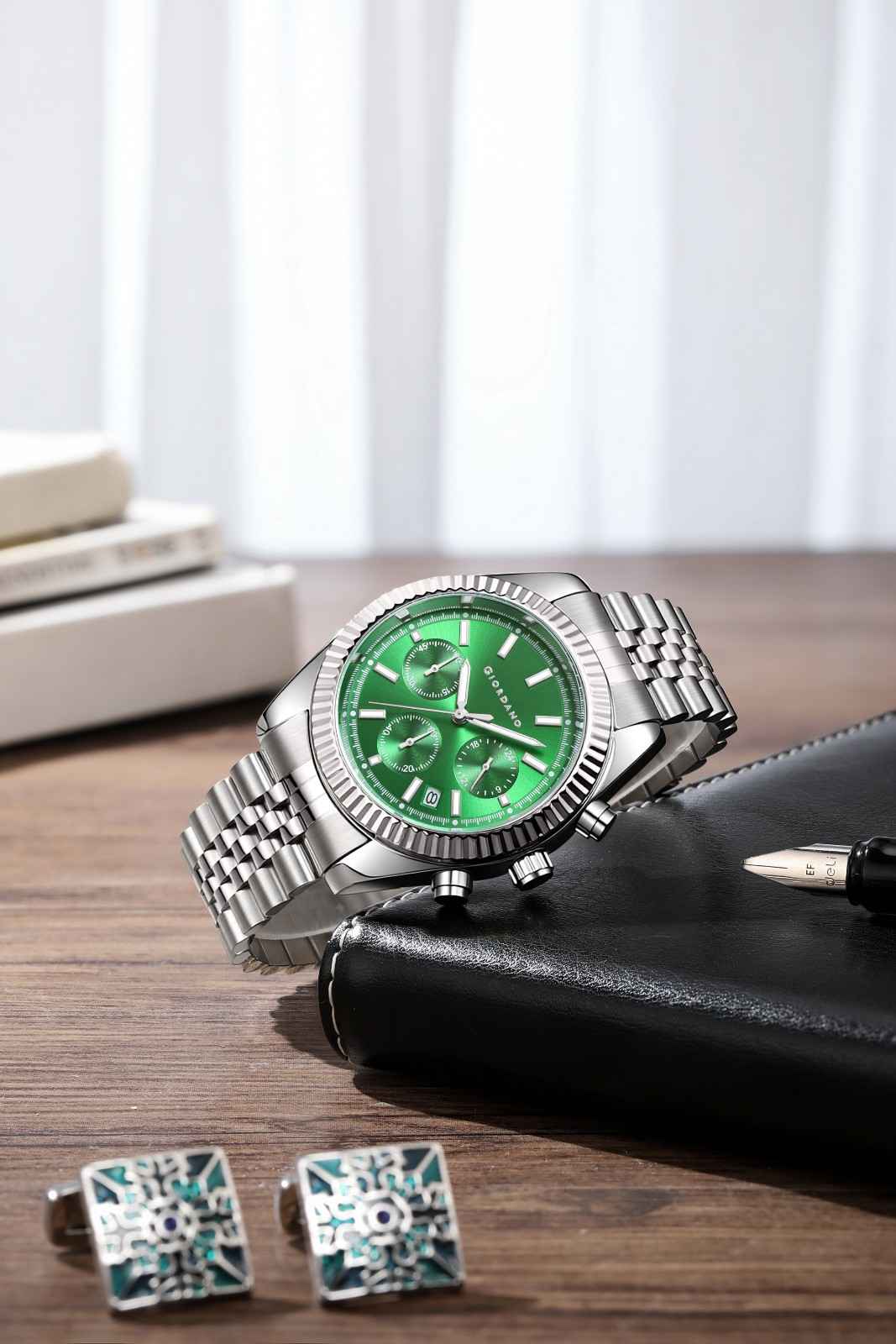 Giordano Chronograph Analog Watch for Men – Textured Bezel, Luminous Index Markers, Stainless Steel Strap & Date Display GZ-50164-22 - Image 3