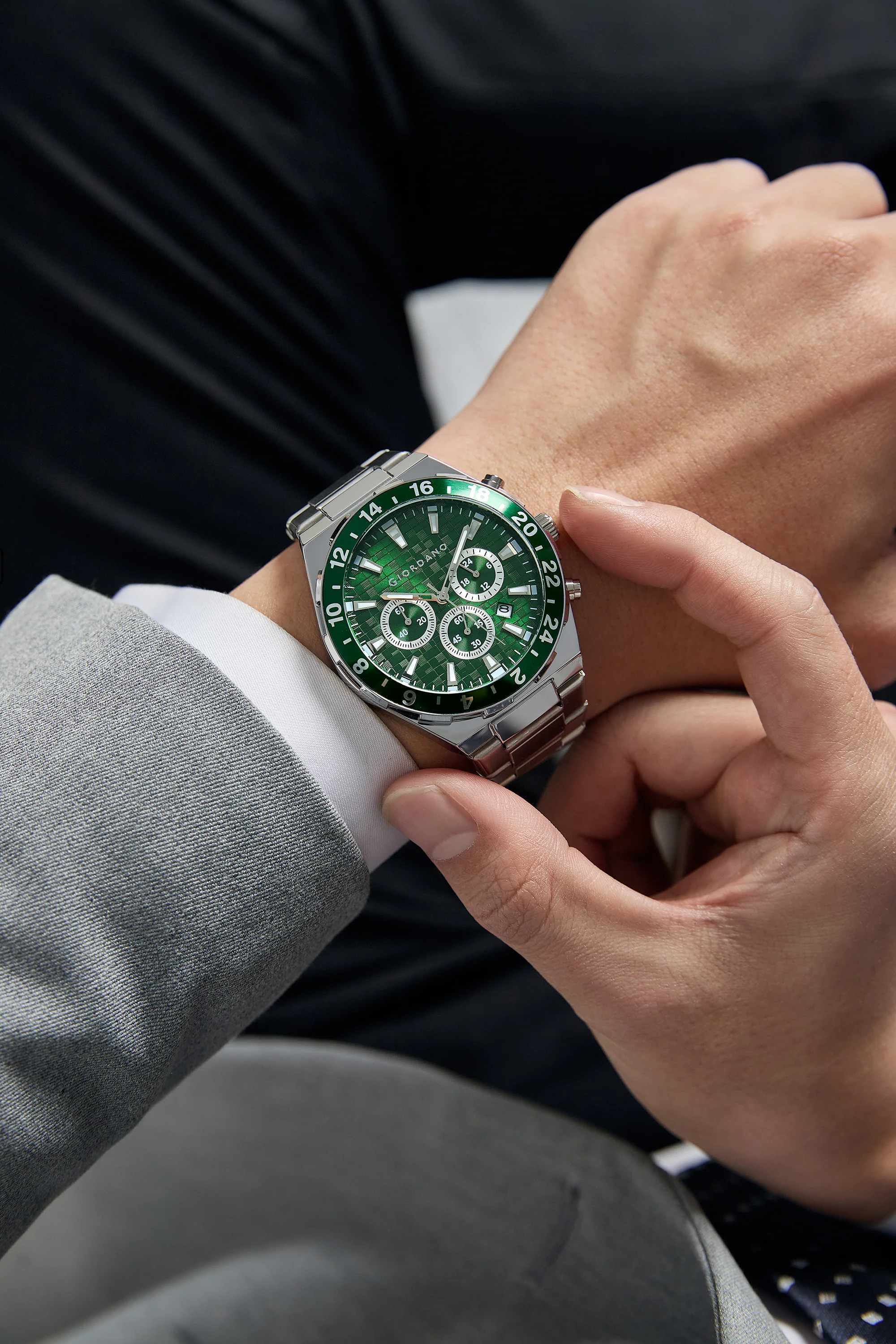 Giordano Chronograph Watch for Men with Texured Round Green Dial, Date Display and Tachymeter Bezel, Silver Stainless Steel Strap - GZ-50198-22 - Image 2
