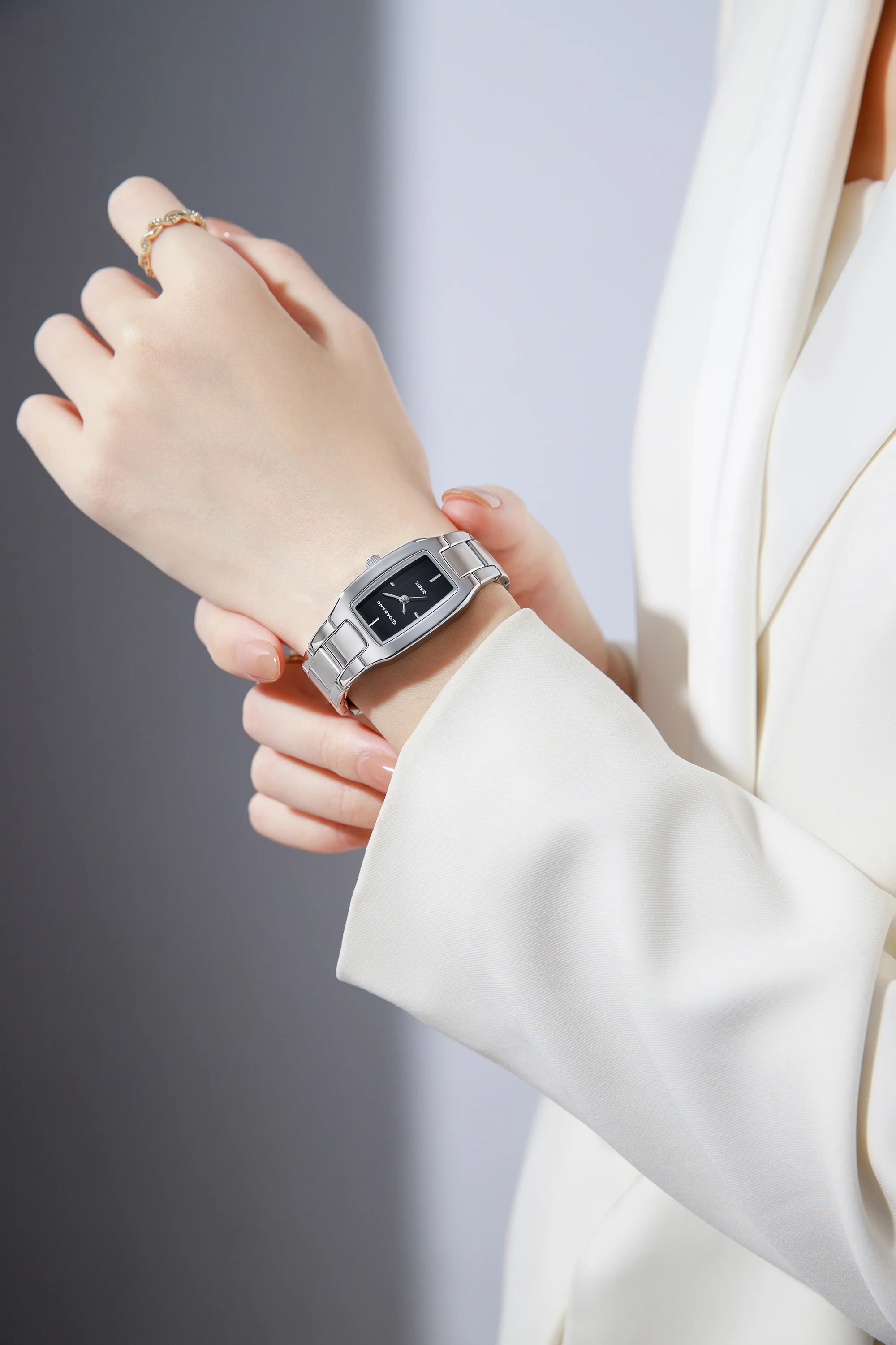 Giordano Classic Analog Watch Watch for Women with Rectangular Dial, Quartz Movement & Stainless Steel Strap - GZ-60170-11 - Image 2