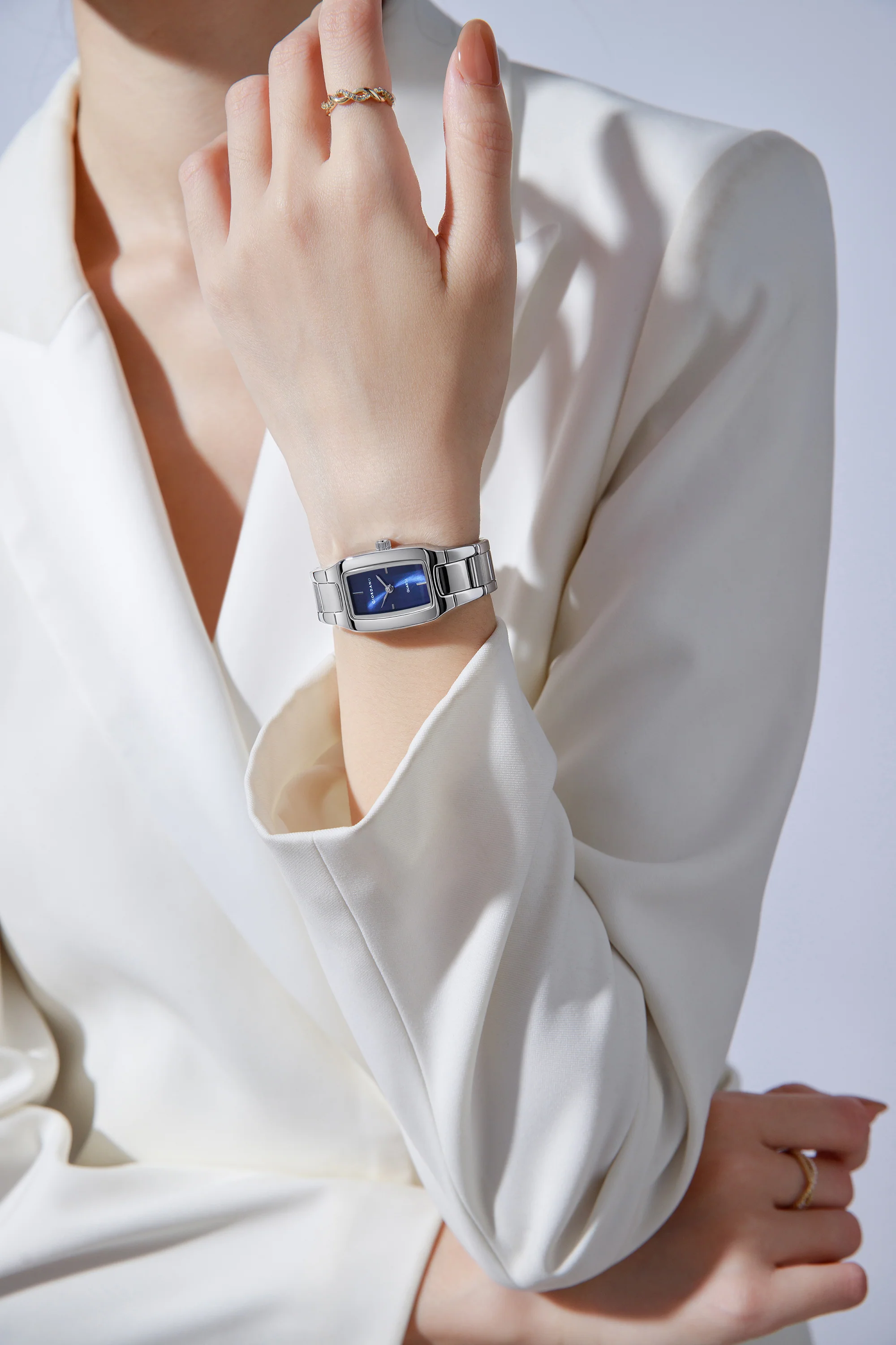 Giordano Classic Analog Watch Watch for Women with Rectangular Dial, Quartz Movement & Stainless Steel Strap - GZ-60170-44 - Image 2