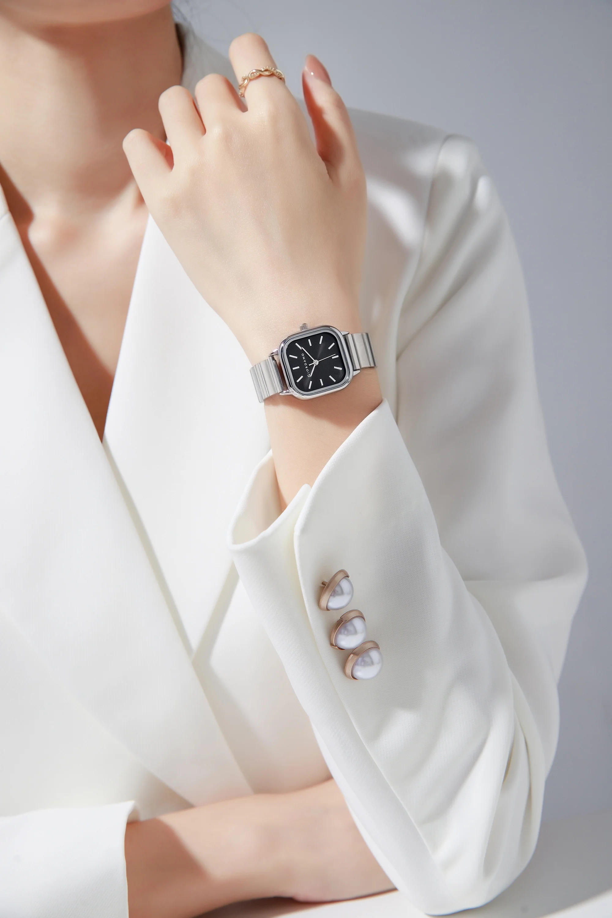 Giordano Classic Square Watch for Women – Polished Stainless Steel Strap, Minimalist Compact Design | GZ-60098-11 - Image 2