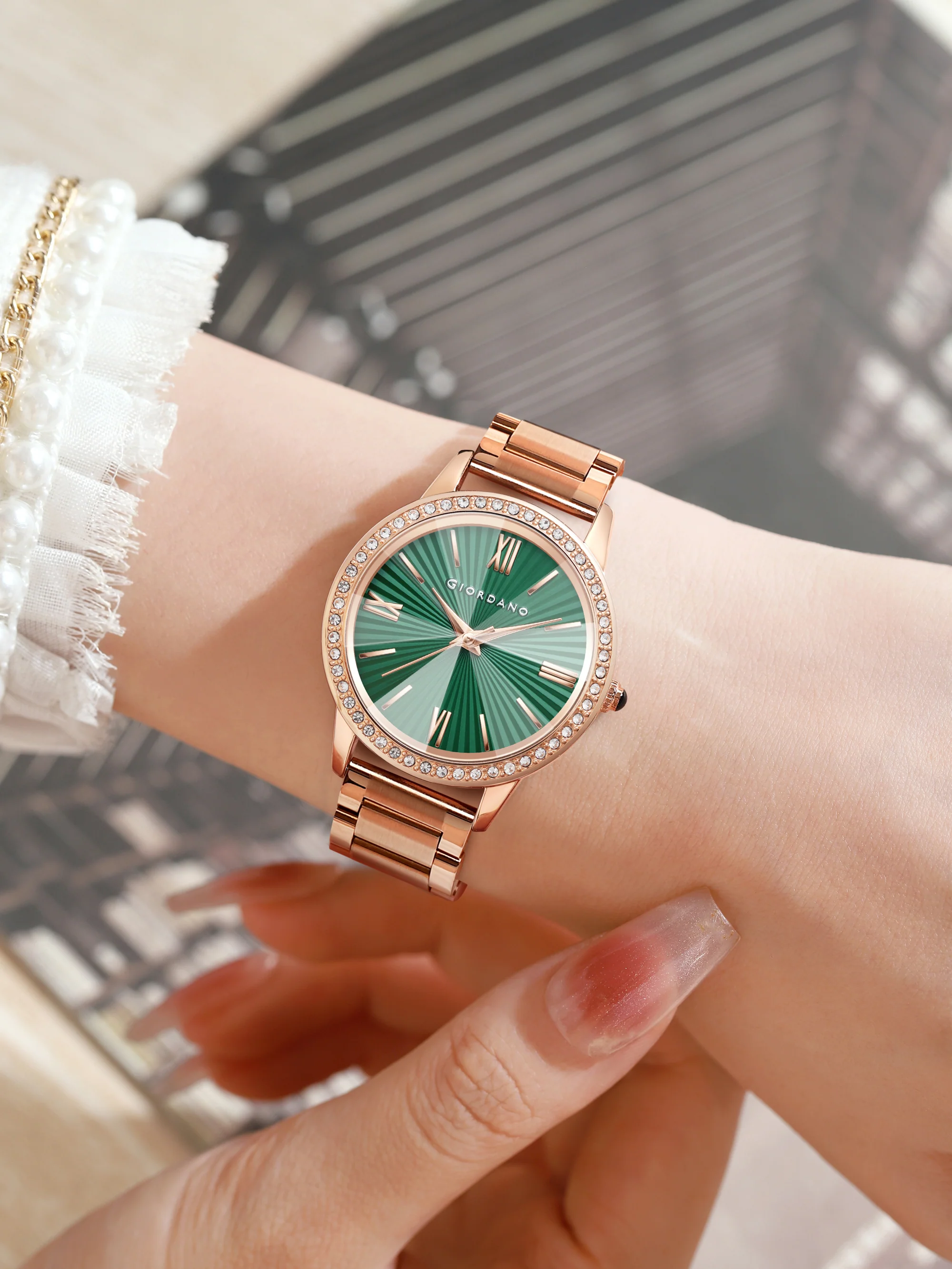 Giordano classic Watch for Women with Round Diamond Cut Glass Dial, Elegant Stainless Steel Strap with Quartz Movement | GZ-60118-11 - Image 4