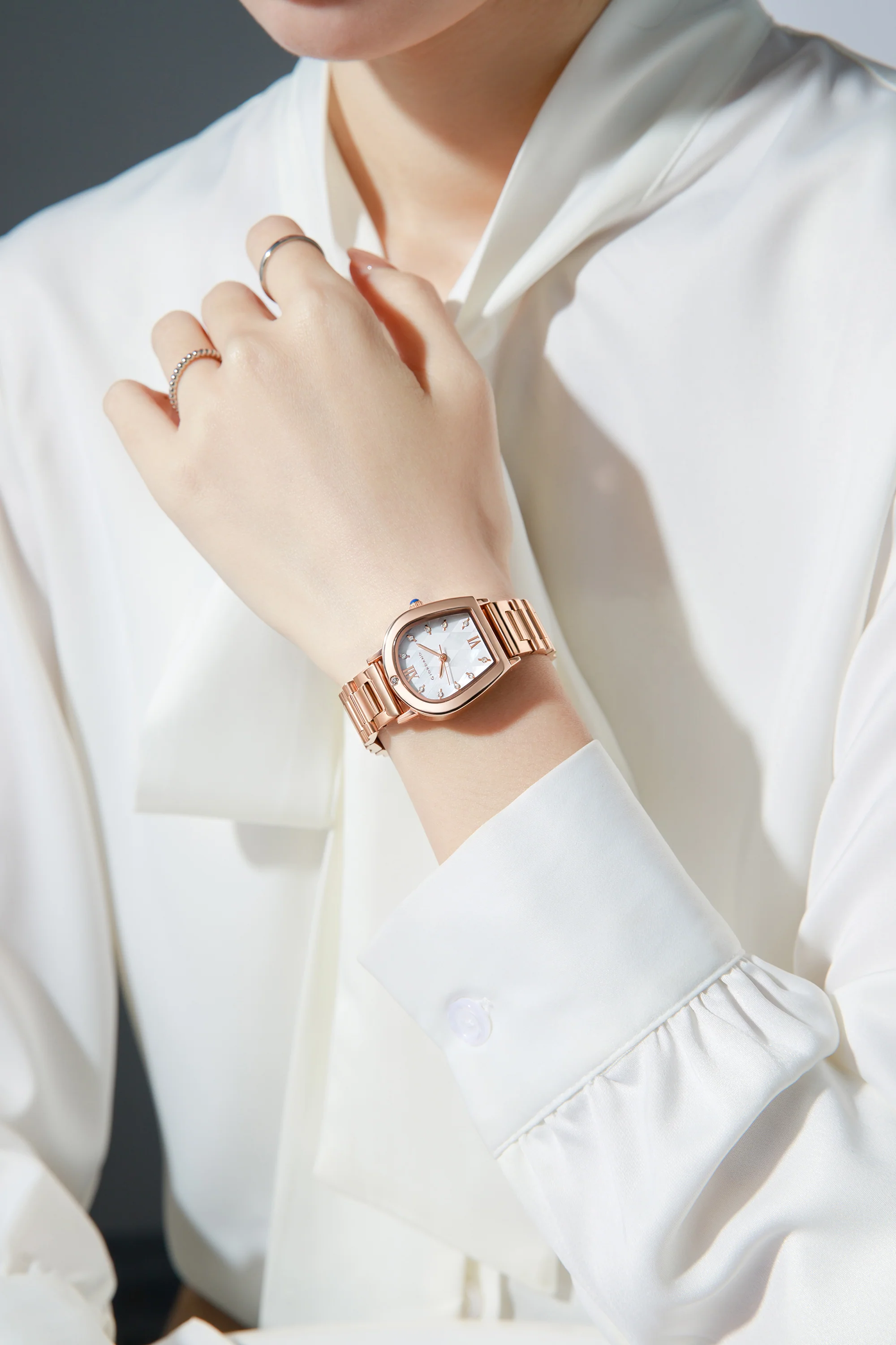 Giordano Classic Watch for Women with Textured Mother of Pearl Dial, Diamond Markers, Roman Indices & Stainless Steel Strap - GZ-60129-22 - Image 2