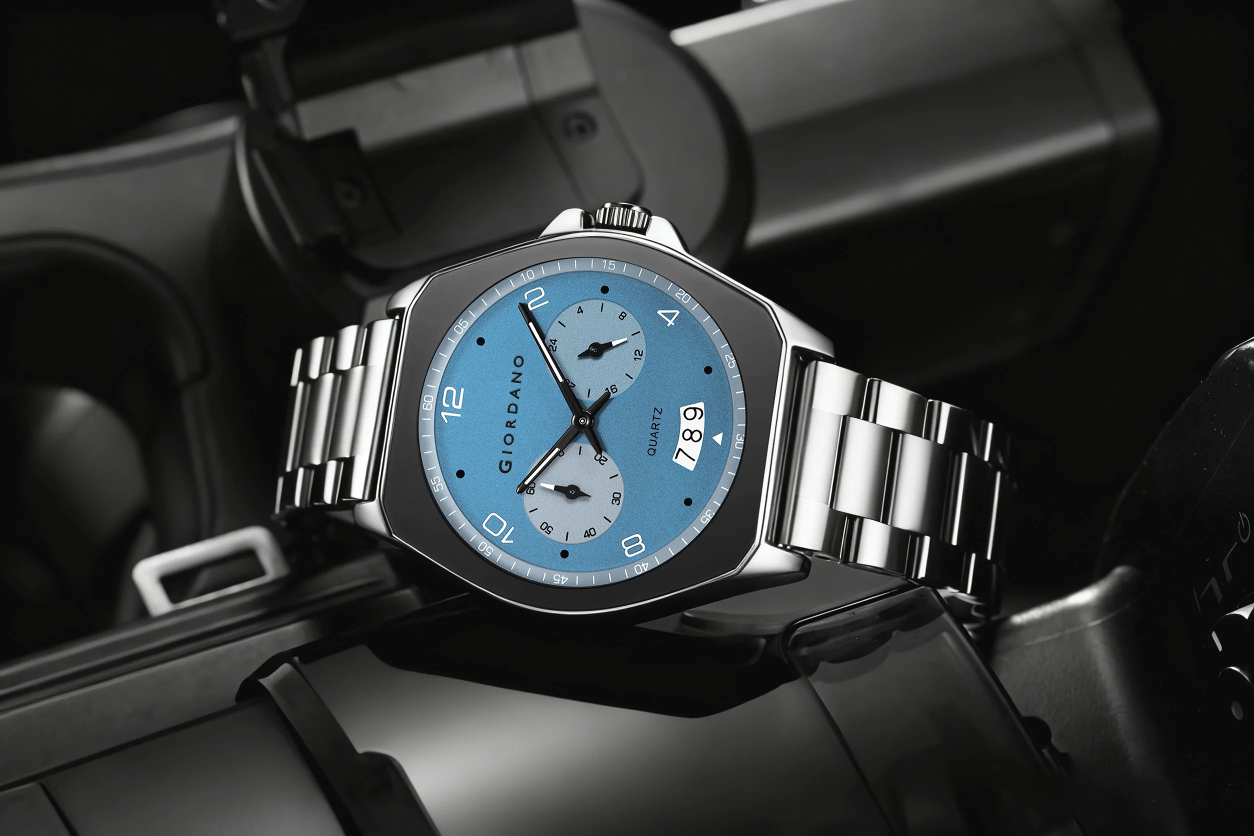 Giordano Elegant Analog Quartz Watch for Men with Multi-Function Hexagonal Dial, Date Display and Stainless Steel Strap - GZ-50213-33 - Image 3