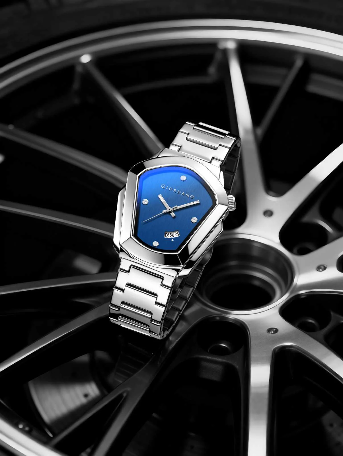 GIORDANO Elegant Analog Watch for Men with Unique Pentagon Dial, Stainless Steel Strap, Date Display, Water Resistant - GZ-50175-33 - Image 4