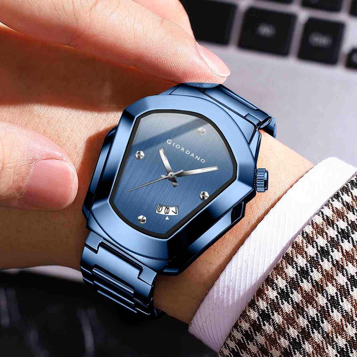 GIORDANO Elegant Analog Watch for Men with Unique Pentagon Dial, Stainless Steel Strap, Date Display, Water Resistant - GZ-50175-55 - Image 2
