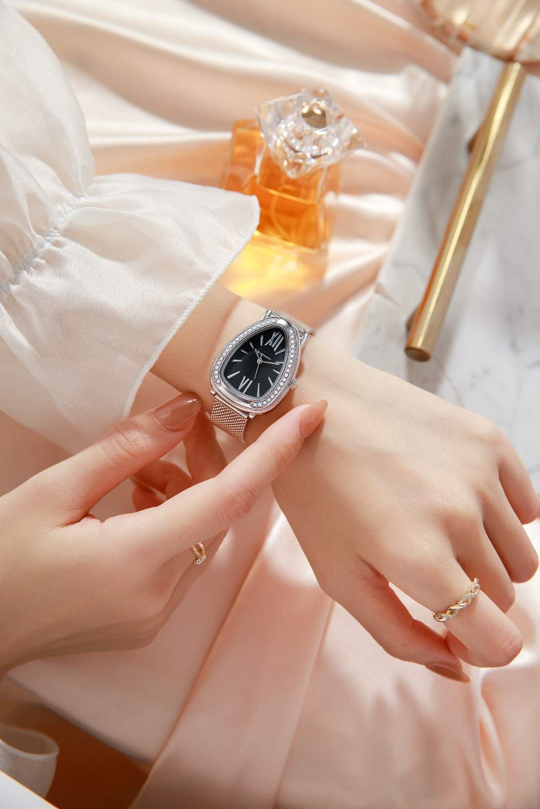 GIORDANO Elegant Analog Watch for Women | Textured Teardrop Dial, Crystal-Studded Oval Case Bezel & Stainless Steel Mesh Strap - GZ-60123-11 - Image 2