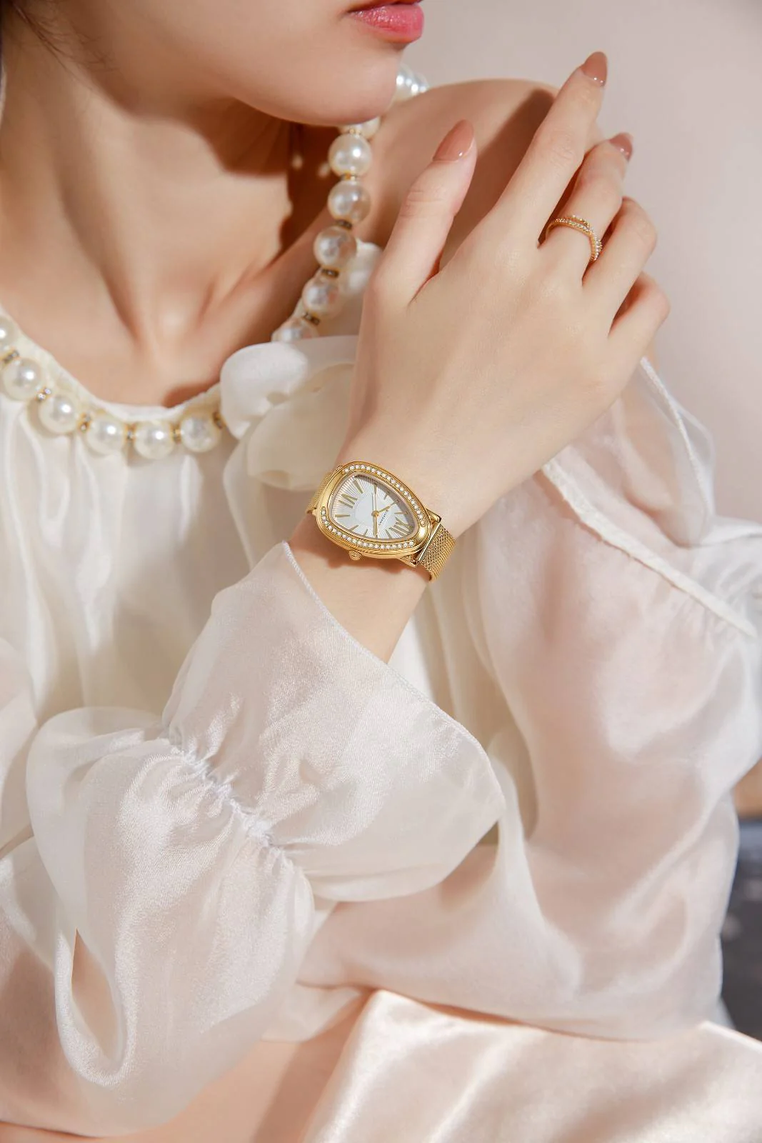 GIORDANO Elegant Analog Watch for Women | Textured Teardrop Dial, Crystal-Studded Oval Case Bezel & Stainless Steel Mesh Strap - GZ-60123-22 - Image 2