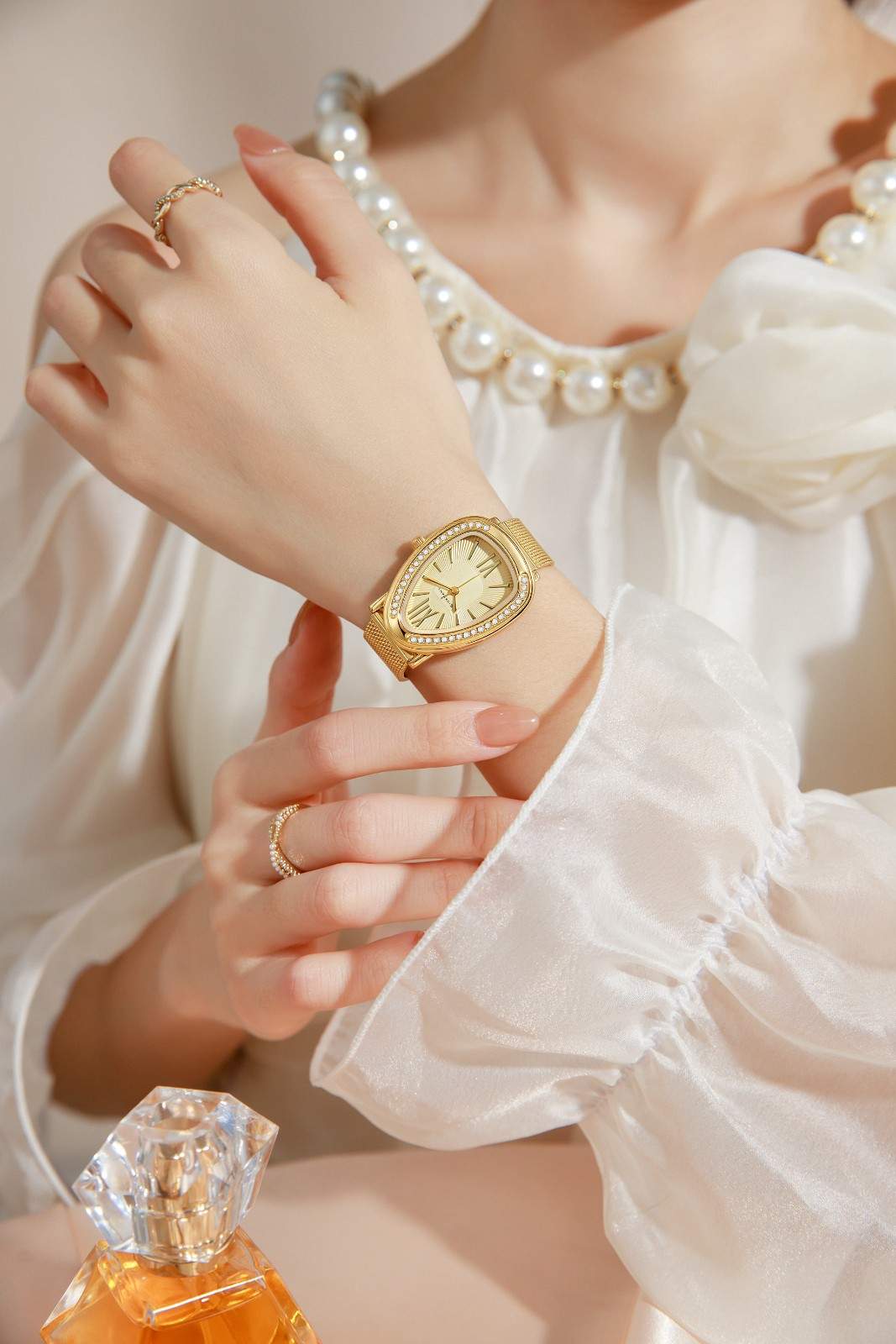 GIORDANO Elegant Analog Watch for Women | Textured Teardrop Dial, Crystal-Studded Oval Case Bezel & Stainless Steel Mesh Strap - GZ-60123-33 - Image 2