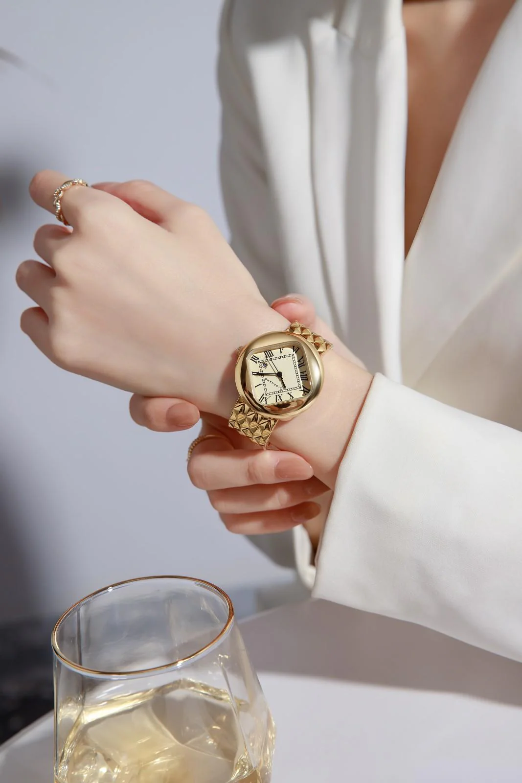 Giordano Elegant Analoge Watch for Women - Unique Rounded-Square Dial, Roman Numeral Dial, Date Display and Textured Stainless Steel Strap | GZ-60121-33 - Image 2