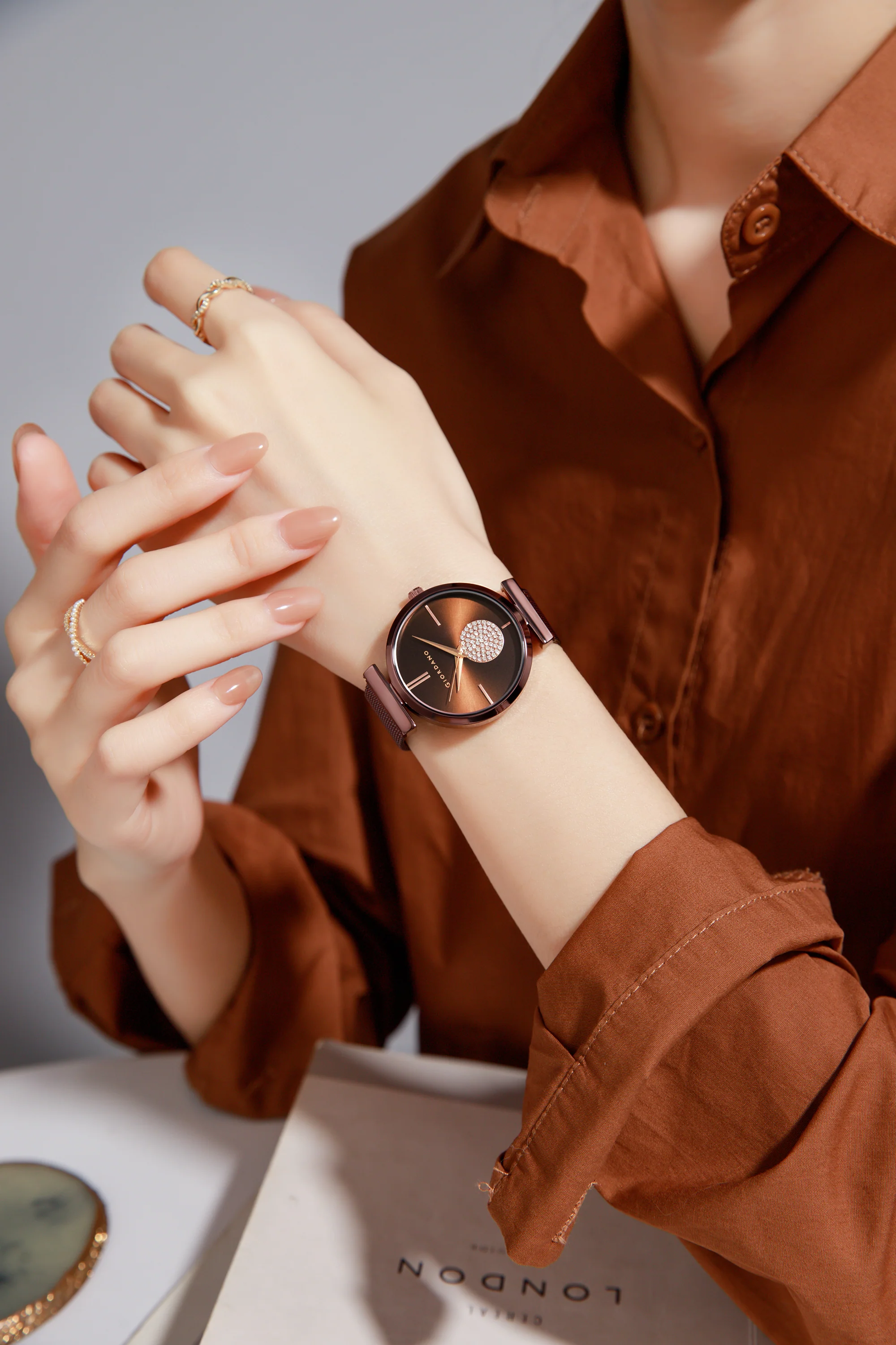 Giordano Eleganza Collection Analog Watch for Women with Crystal Studded Dial and Metallic Mesh Strap GD-4066-11 - Image 2