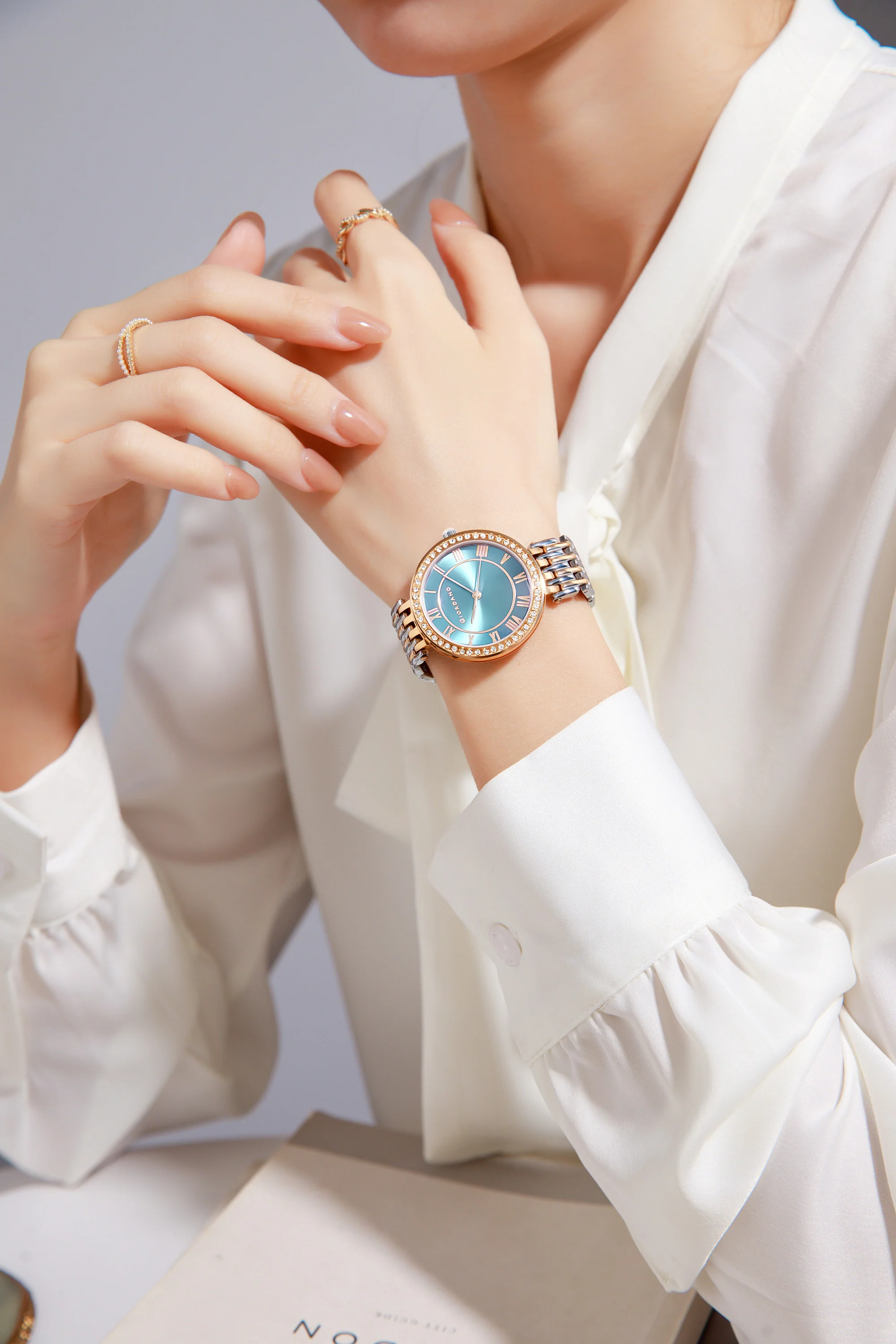 Giordano Eleganza Collection Watch for Women with Stainless Steel Strap and Crystal Embellished Bezel, Roman Numerals-A2083-22C - Image 2