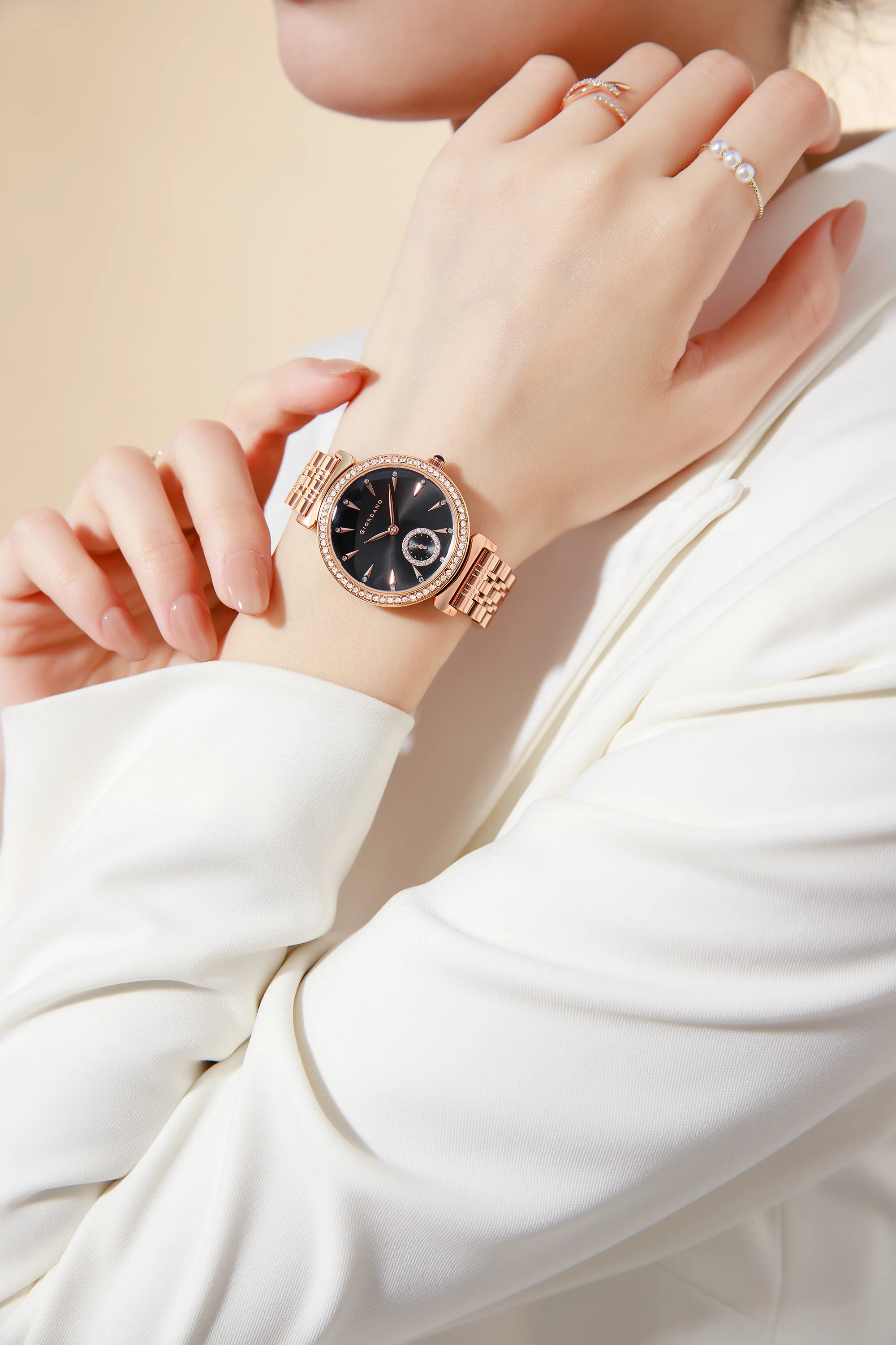 Giordano Fashion Watch for Women – Diamond-Accented Bezel, Stainless Steel Strap, Elegant Round Dial, Quartz Movement GZ-60090-33 - Image 2