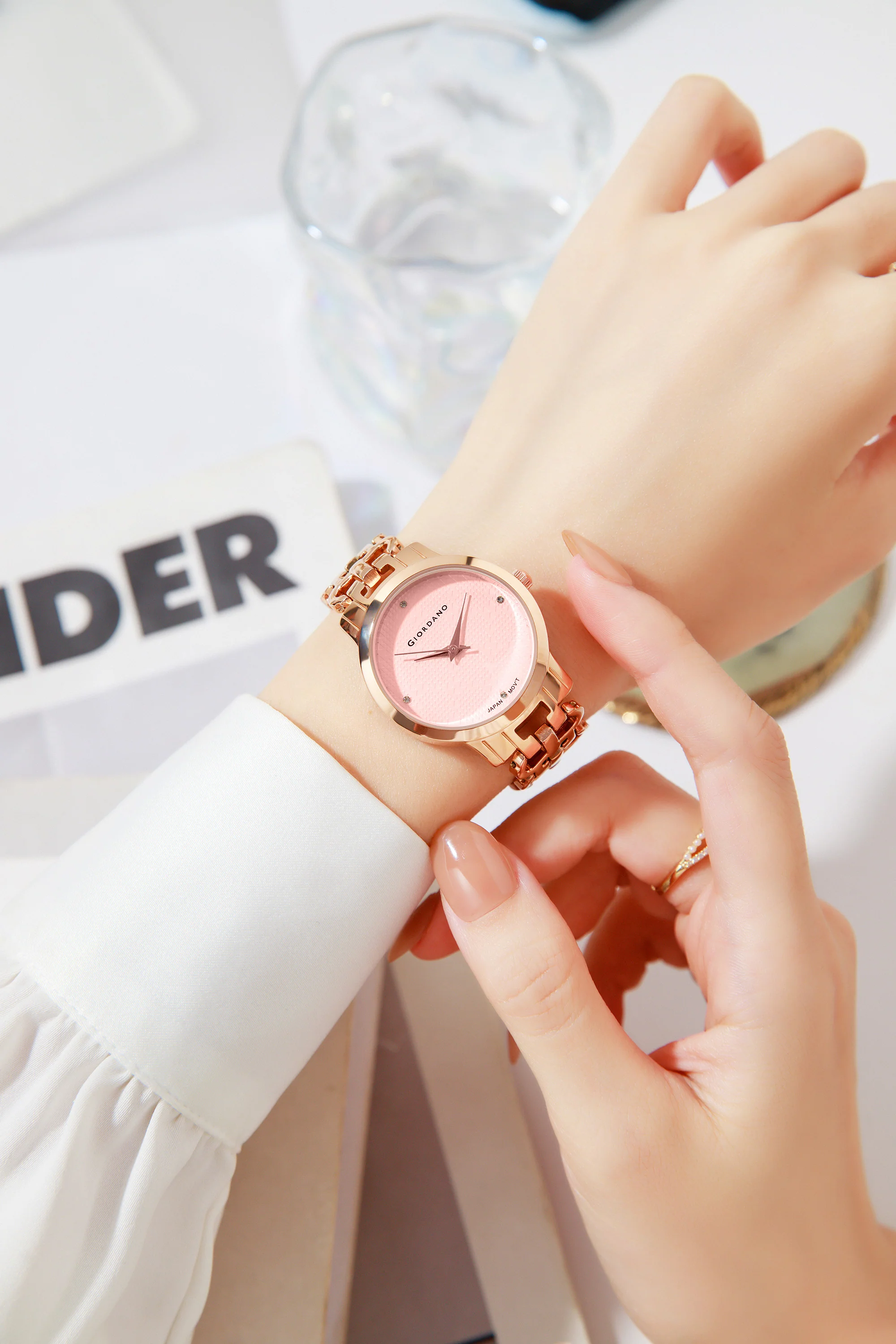 Giordano Fashionista Collection Analog Watch for Women with Classy Dial, Bracelet Strap and Stylish & Elegant Design C2204-11 - Image 2