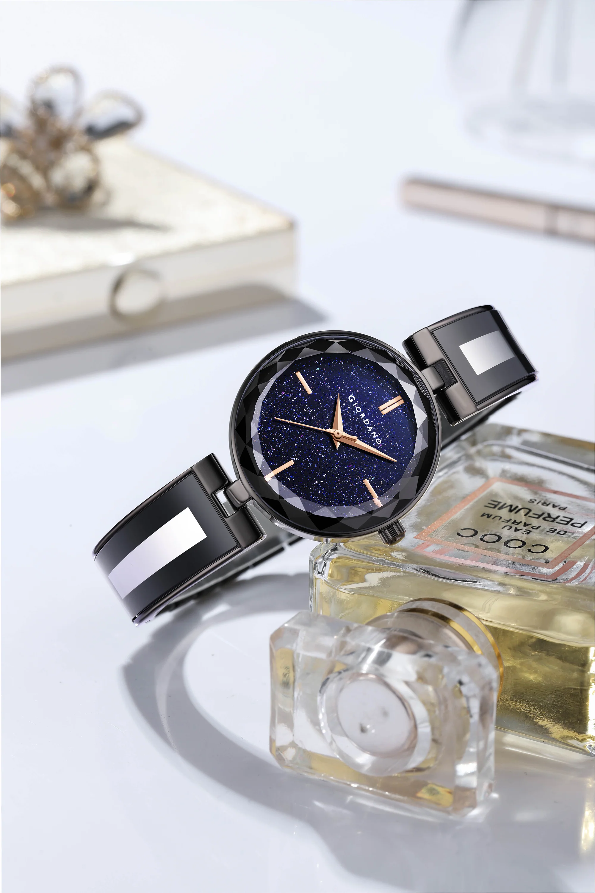 Giordano Luxurious Analog Watch for Women with Elegant Diamond Cut Glass and Stainless Steel Strap - GZ-60082-11 - Image 3