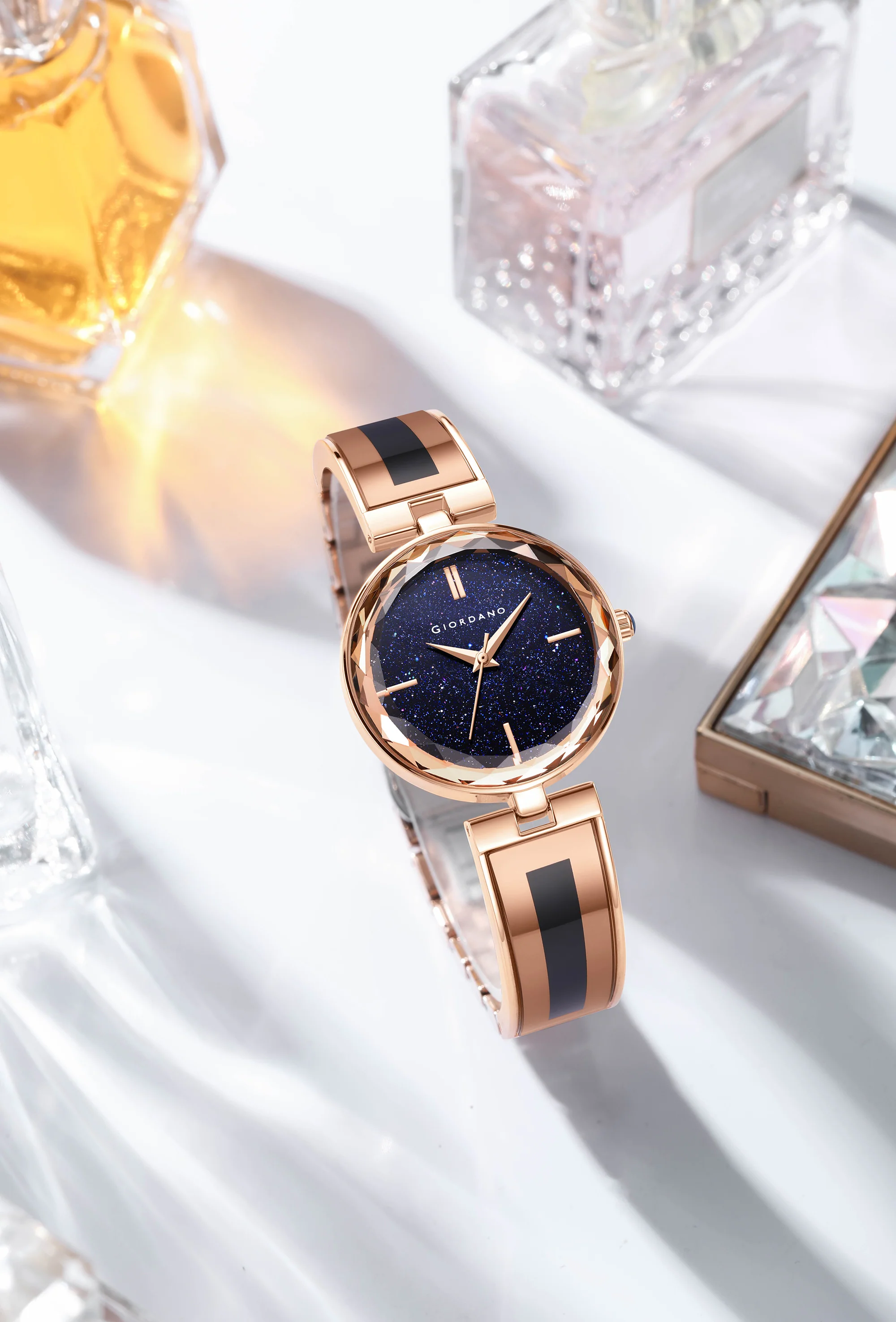 Giordano Luxurious Analog Watch for Women with Elegant Diamond Cut Glass and Stainless Steel Strap - GZ-60082-33 - Image 5