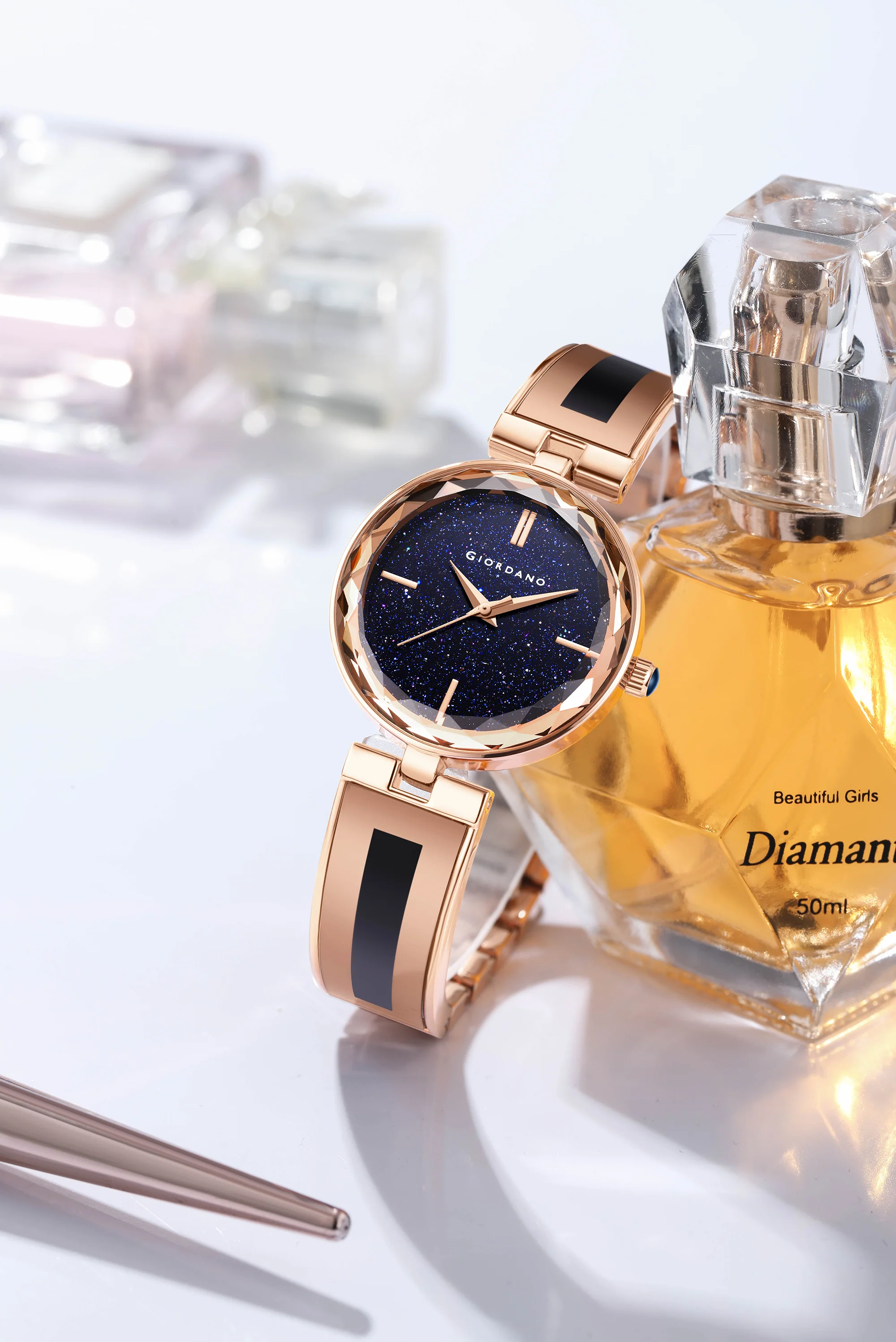 Giordano Luxurious Analog Watch for Women with Elegant Diamond Cut Glass and Stainless Steel Strap - GZ-60082-33 - Image 6