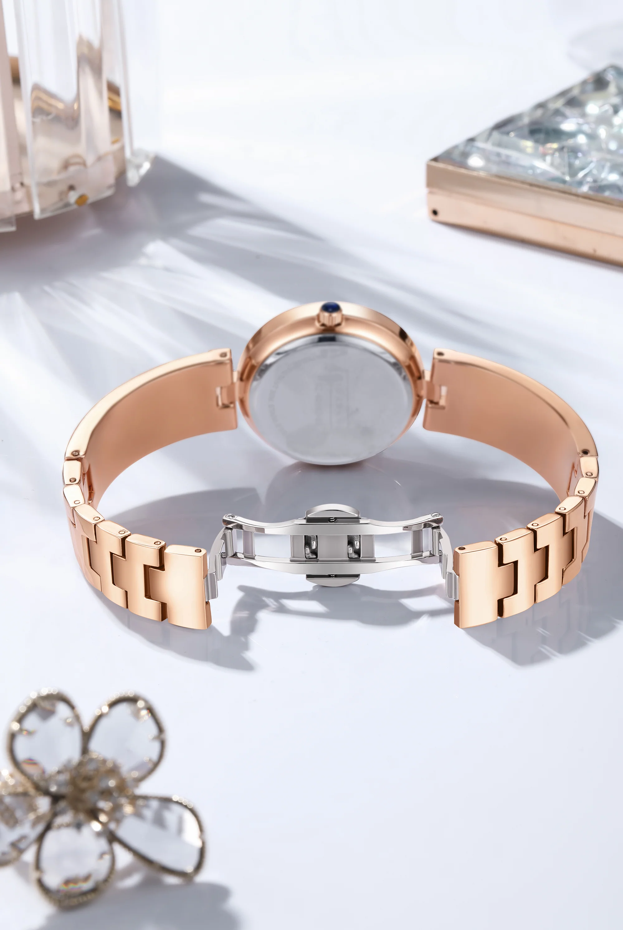 Giordano Luxurious Analog Watch for Women with Elegant Diamond Cut Glass and Stainless Steel Strap - GZ-60082-33 - Image 7