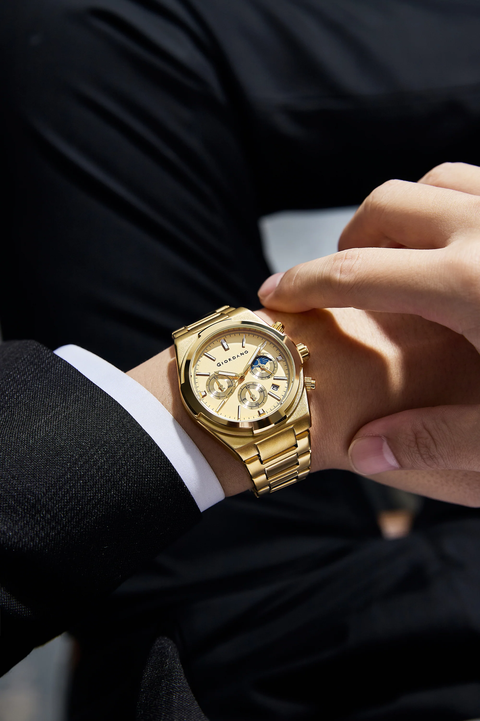 Giordano Luxury multifunctional Watch for Men with round dial, date display and Stainless Steel Strap | GZ-50152-33 - Image 2
