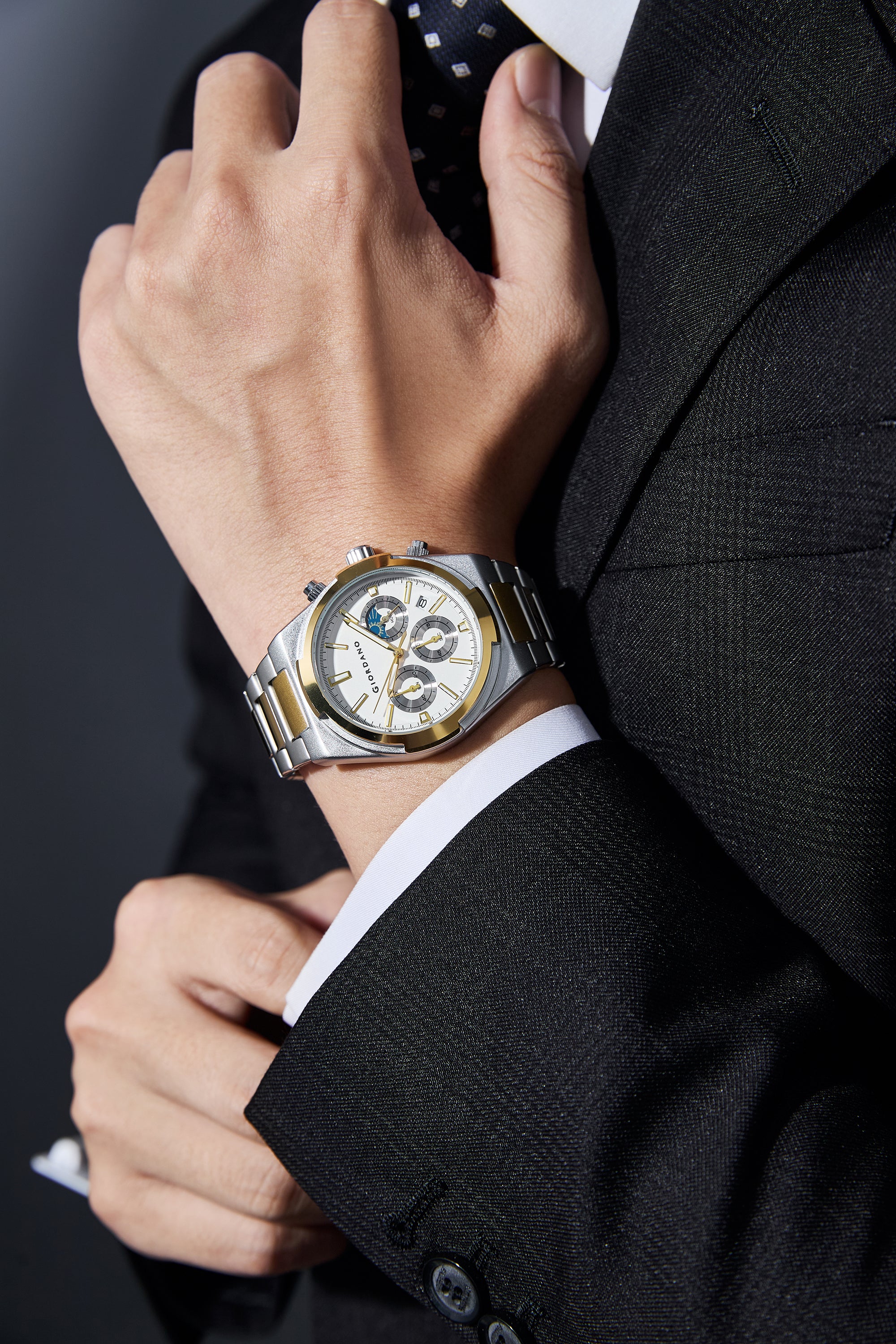 Giordano Luxury multifunctional Watch for Men with round dial, date display and Stainless Steel Strap | GZ-50152-55 - Image 2