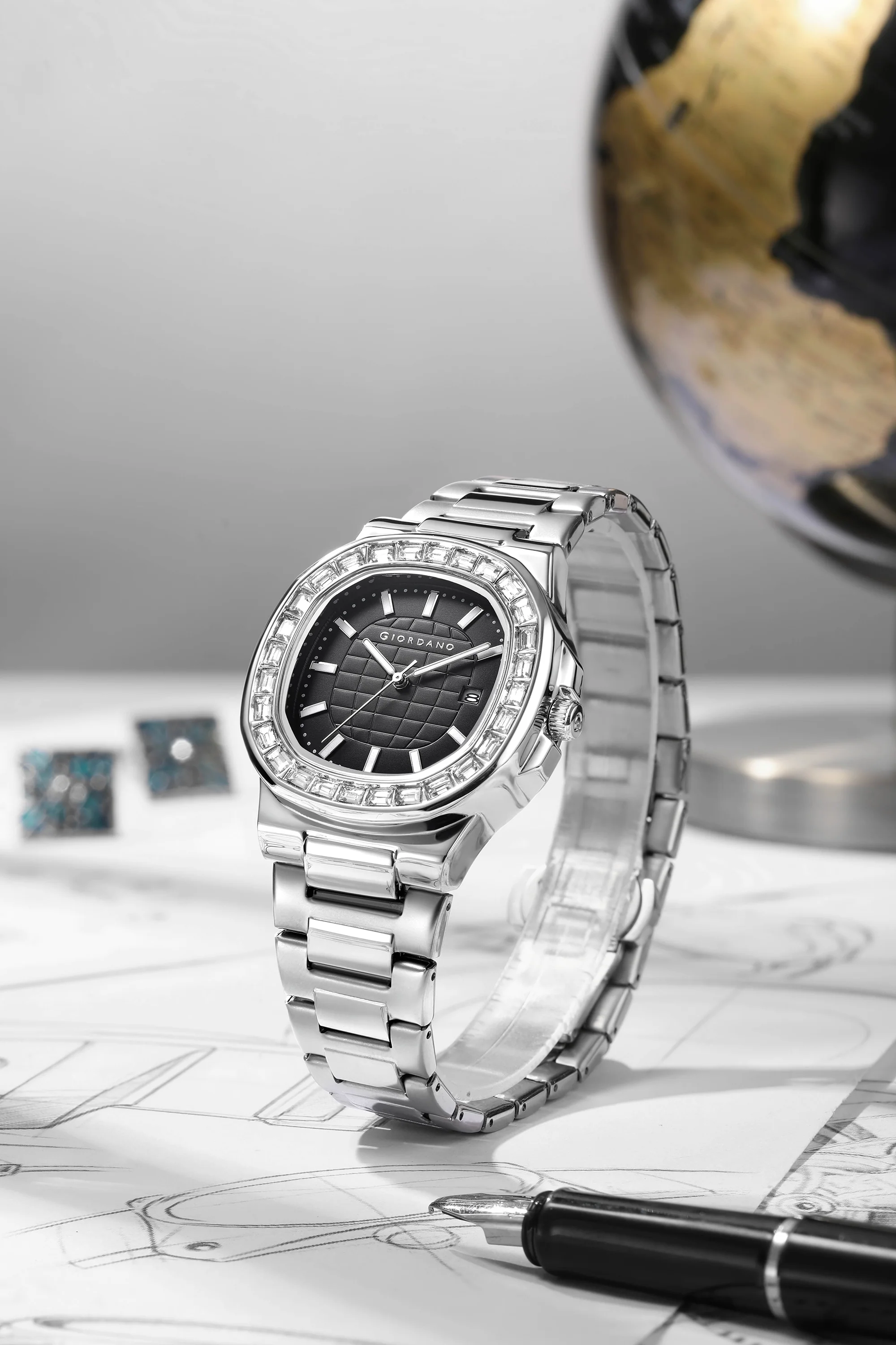 Giordano Luxury Watch for men with Textured Dial, Crystal Bezel, Date Display and stainless Steel strap GZ-50137-11 - Image 4