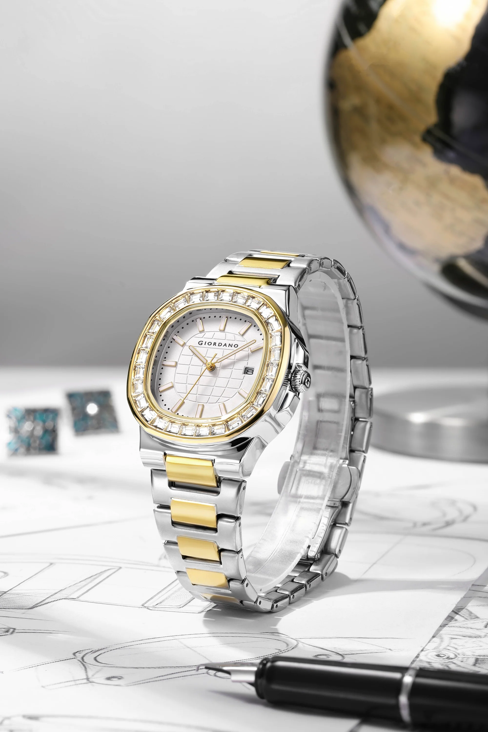 Giordano Luxury Watch for men with Textured Dial, Crystal Bezel, Date Display and stainless Steel strap GZ-50137-44 - Image 3