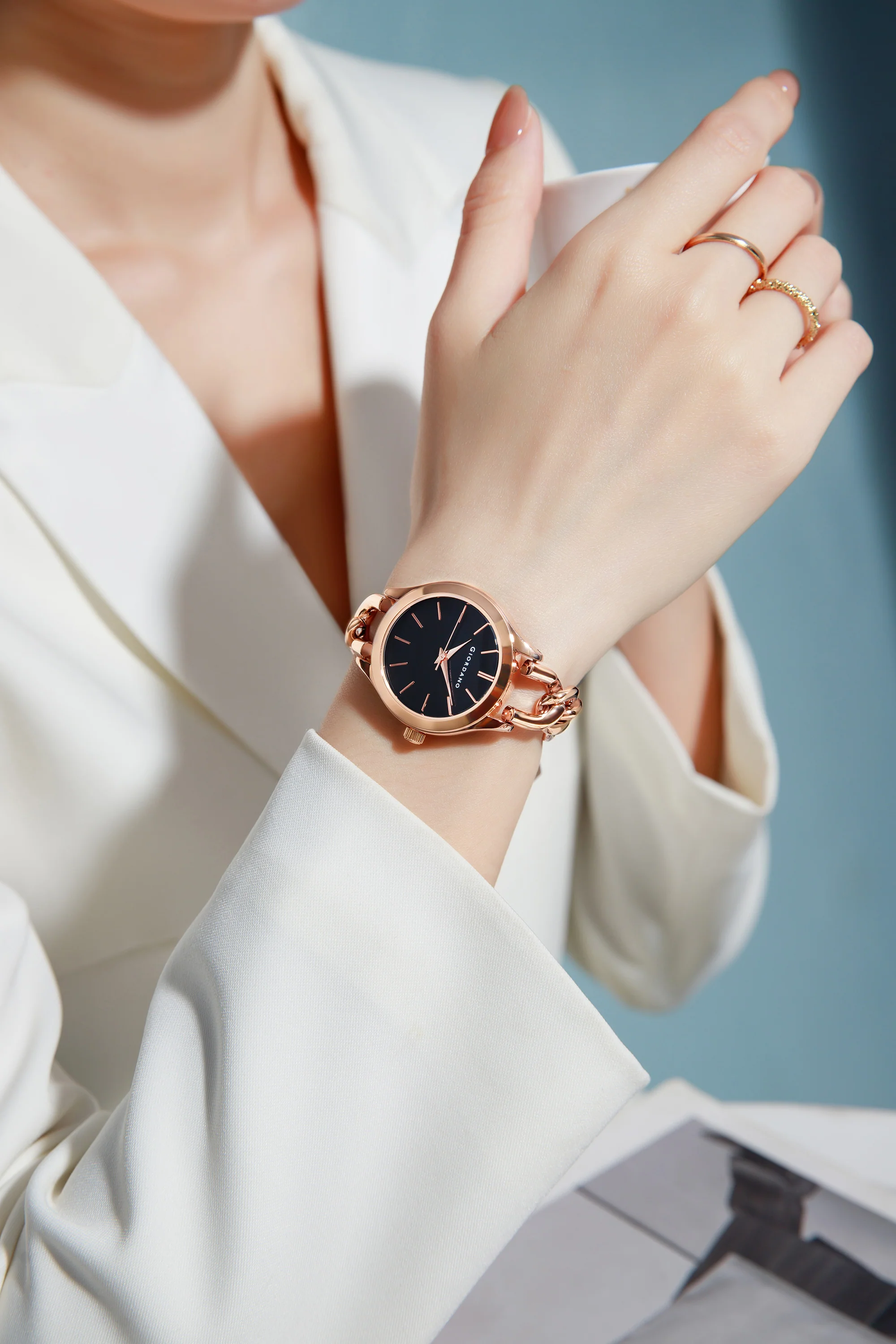Giordano Modern Analog Watch for Women – Sleek Dial with Unique Chain-Link Bracelet and Stylish Stainless Steel Strap | GZ-60087-11 - Image 2