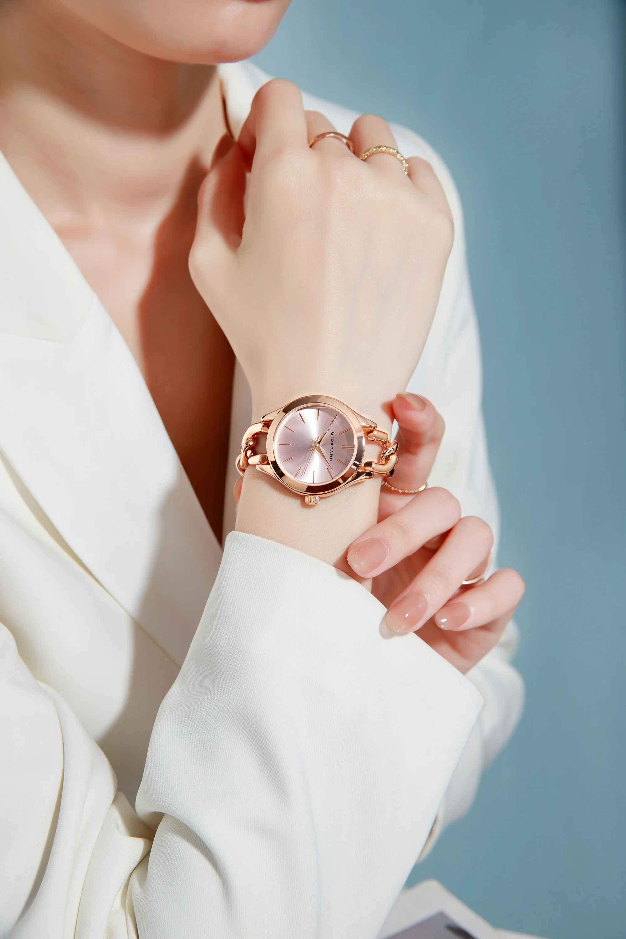 Giordano Modern Analog Watch for Women – Sleek Dial with Unique Chain-Link Bracelet and Stylish Stainless Steel Strap | GZ-60087-33 - Image 2