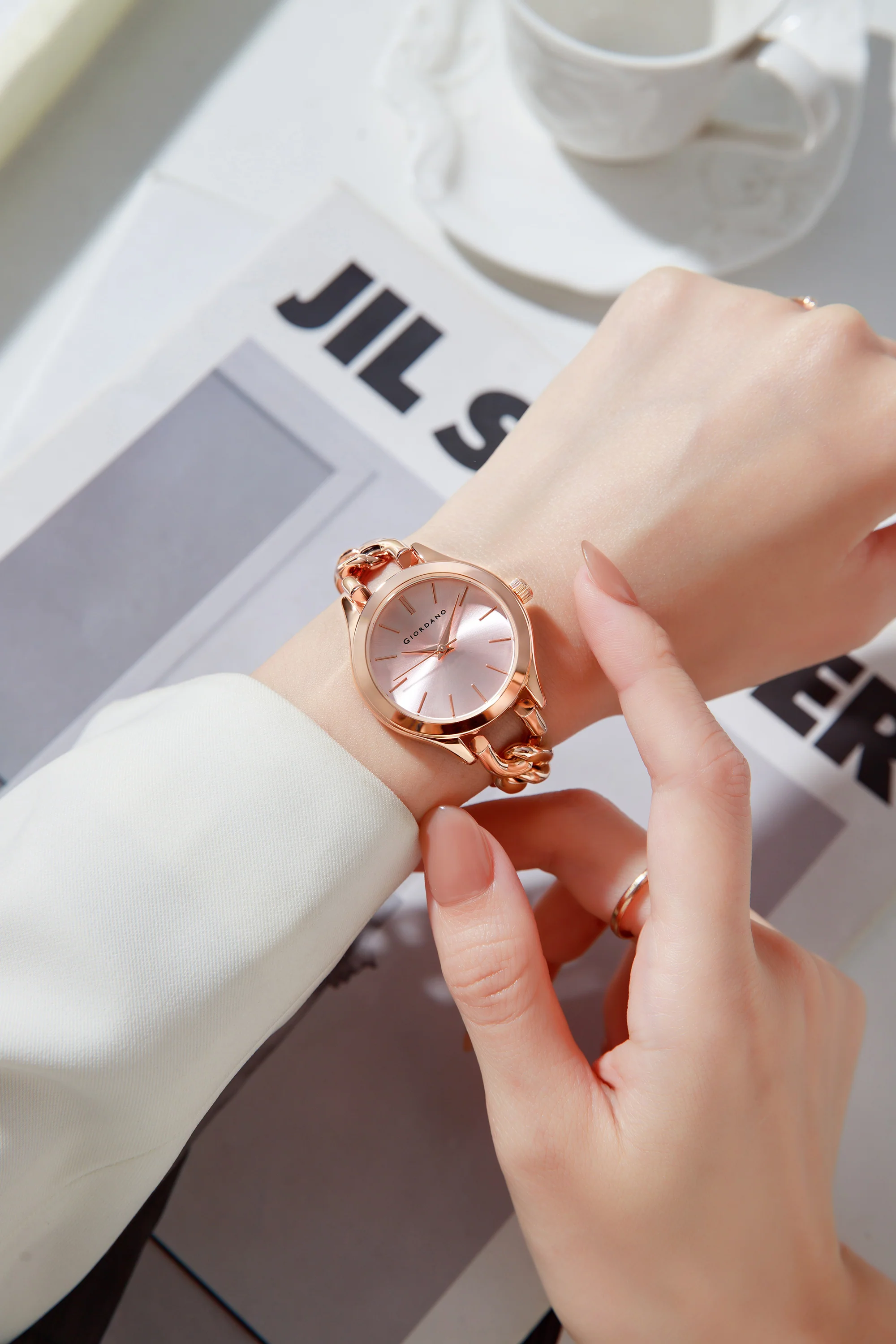 Giordano Modern Analog Watch for Women – Sleek Dial with Unique Chain-Link Bracelet and Stylish Stainless Steel Strap | GZ-60087-33 - Image 3
