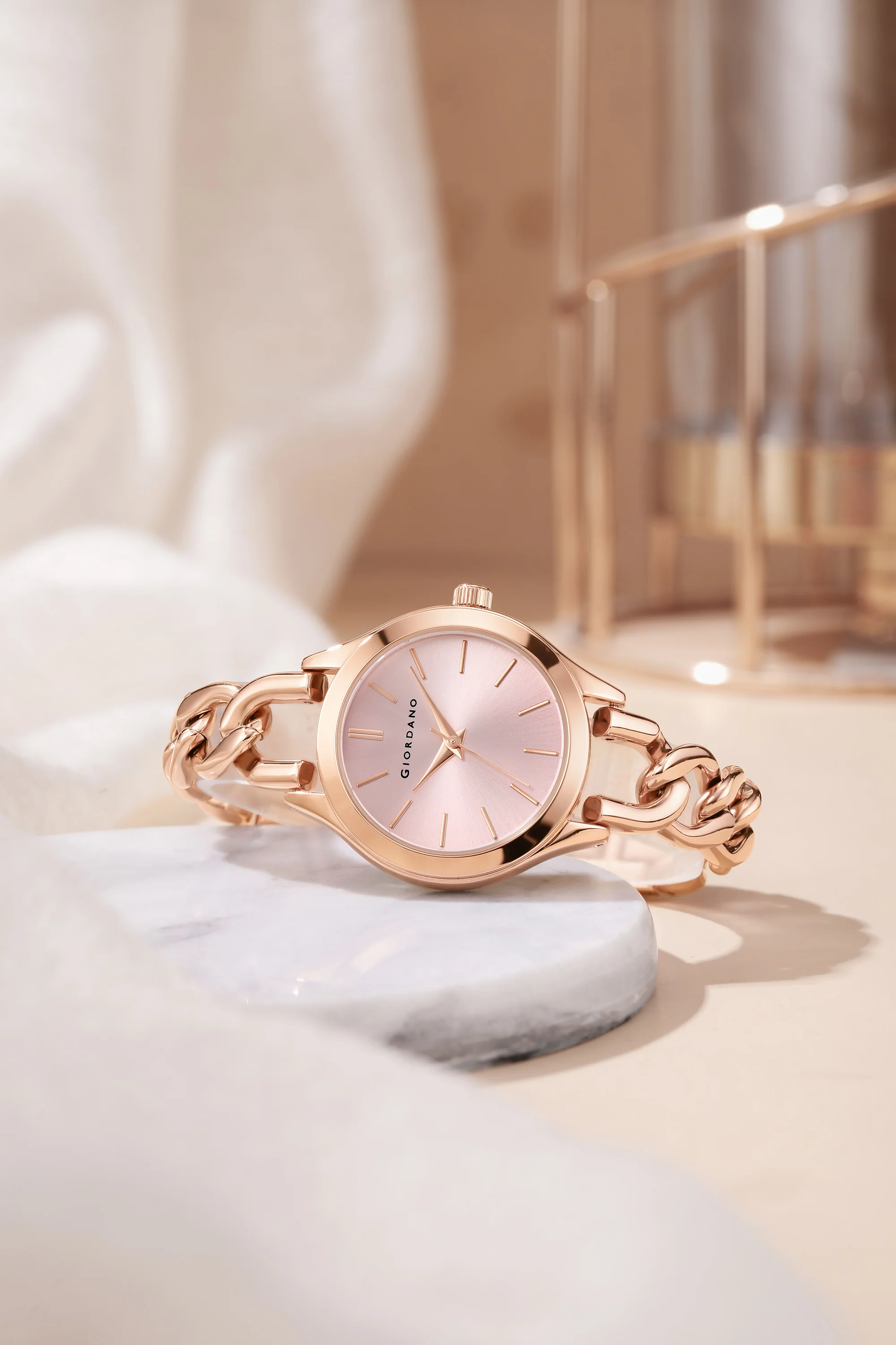 Giordano Modern Analog Watch for Women – Sleek Dial with Unique Chain-Link Bracelet and Stylish Stainless Steel Strap | GZ-60087-33 - Image 4