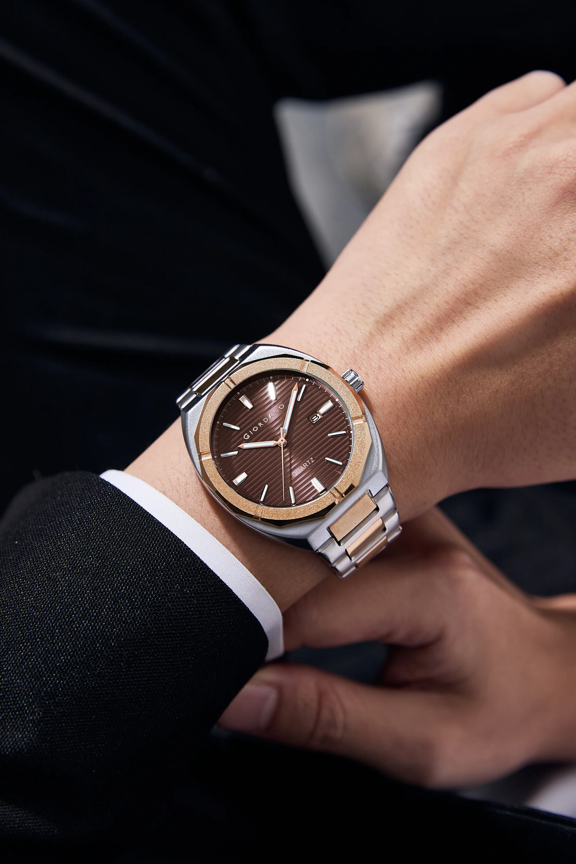 Giordano Modern Watch for Men – Round Brown Textured Dial, Date Display and Stainless Steel Strap - GZ-50141-66 - Image 2