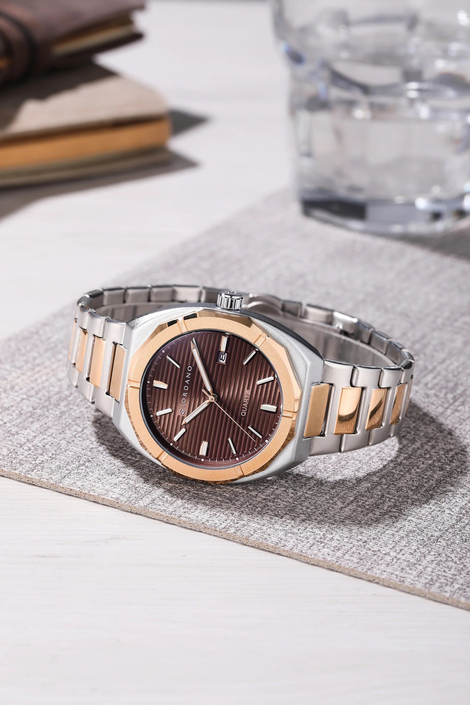 Giordano Modern Watch for Men – Round Brown Textured Dial, Date Display and Stainless Steel Strap - GZ-50141-66 - Image 4