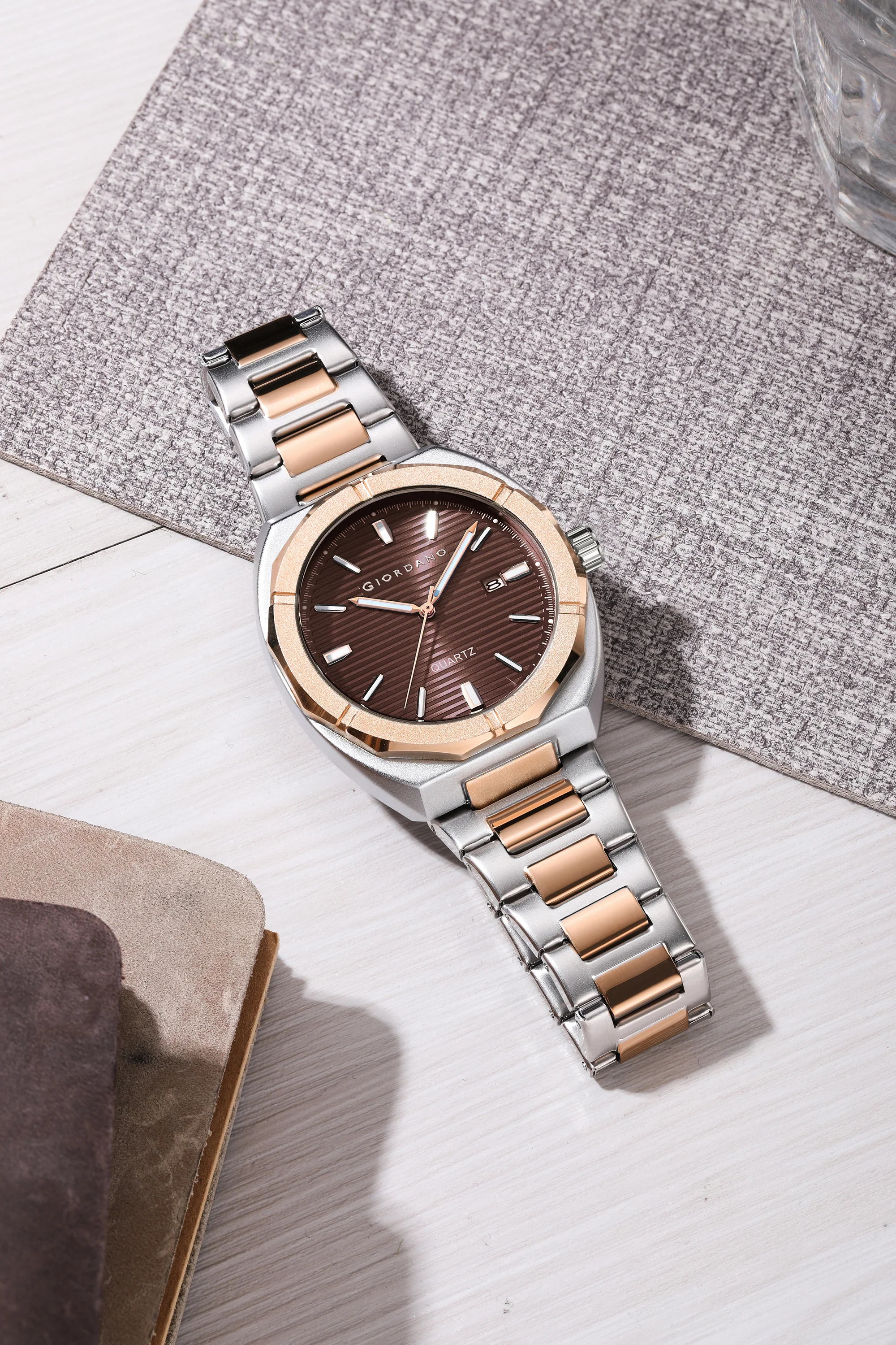 Giordano Modern Watch for Men – Round Brown Textured Dial, Date Display and Stainless Steel Strap - GZ-50141-66 - Image 5