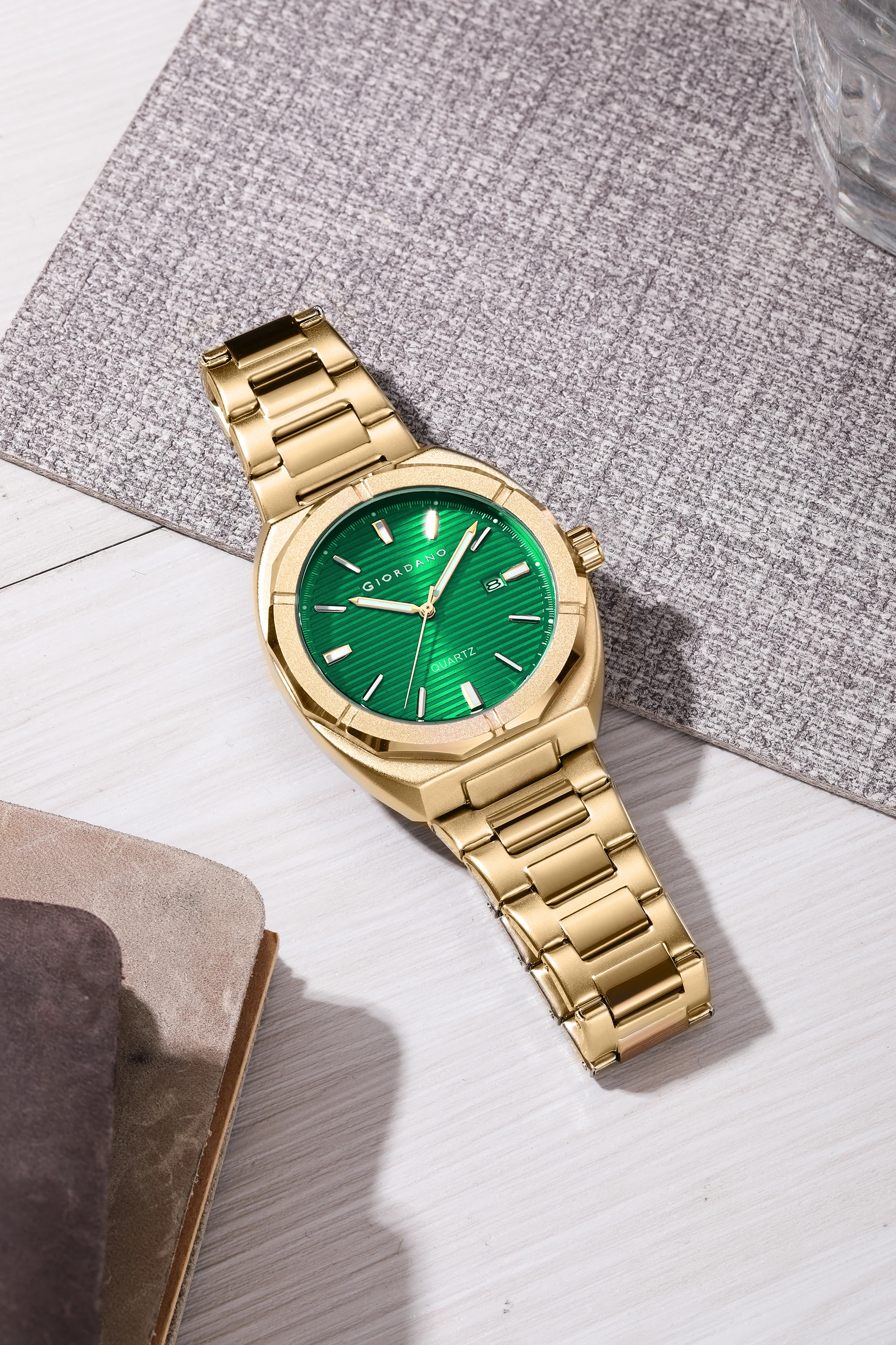 Giordano Modern Watch for Men – Round Green Textured Dial, Date Display and Stainless Steel Strap - GZ-50141-55 - Image 5