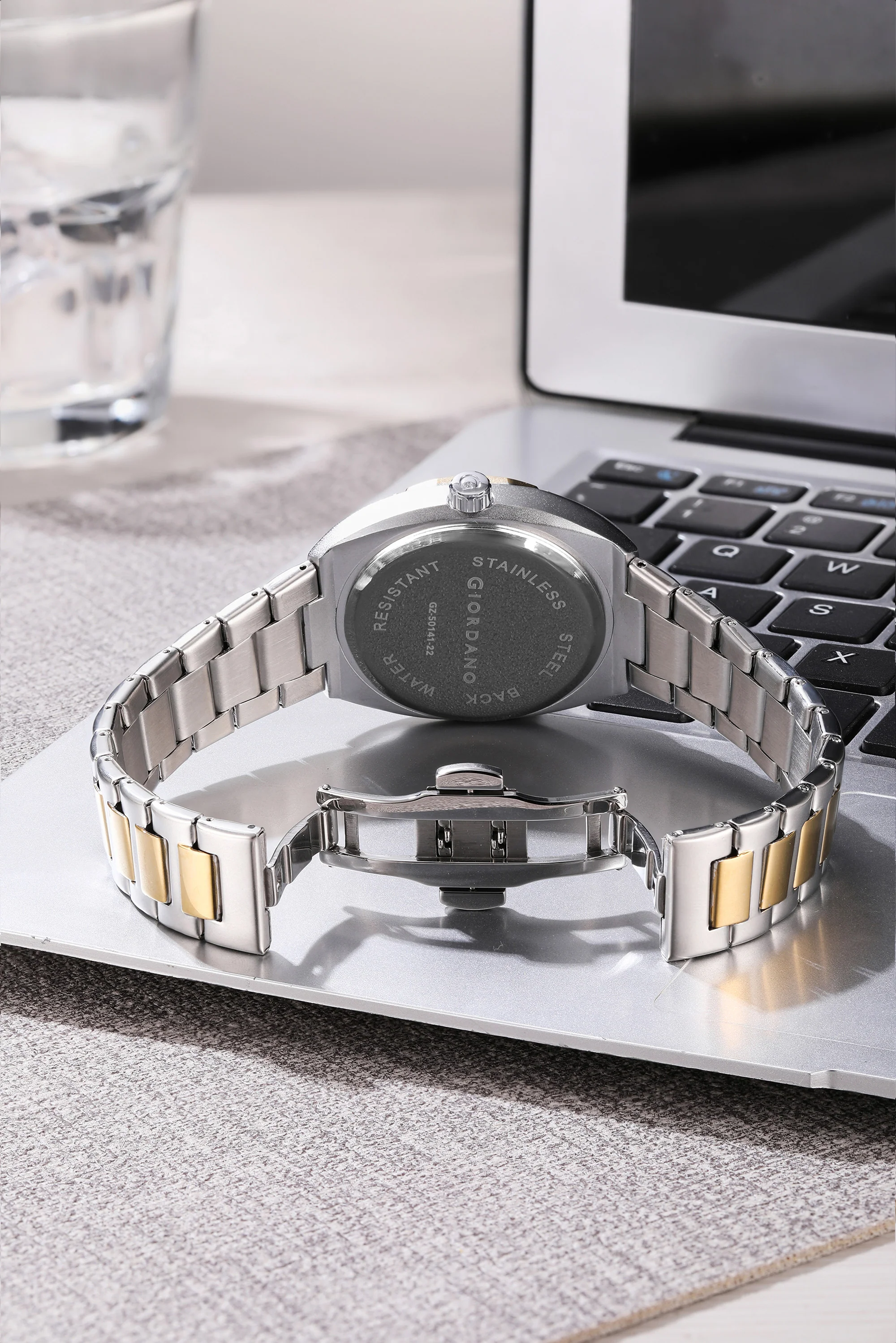 Giordano Modern  Watch for men – Textured Dial, Date Display and Stainless Steel Strap GZ-50141-22 - Image 6